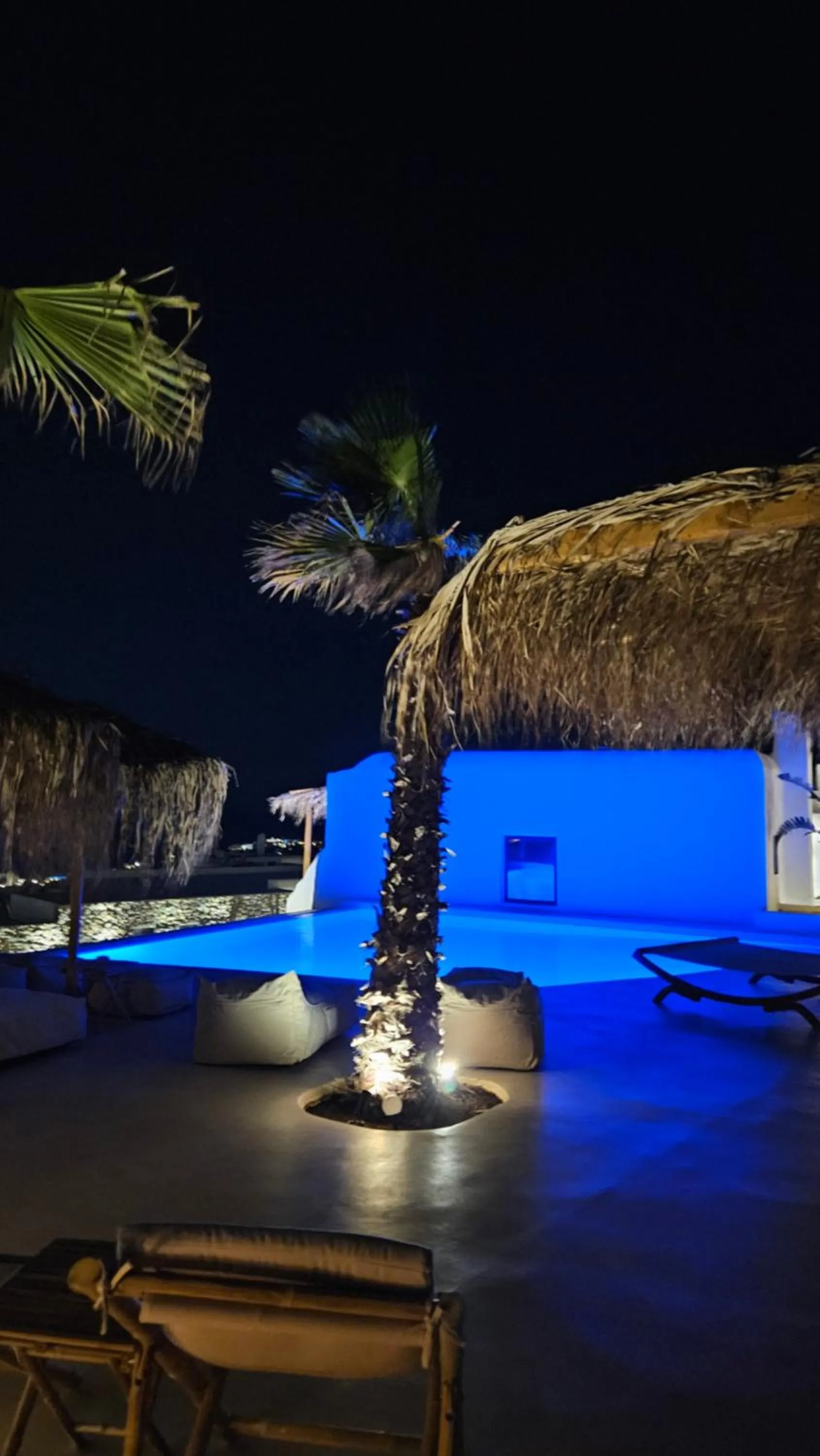 Night in ELLI TROPiCAL LUXURY SUITES SUNSET-INFINITY POOL- SEA SIDE-NEAR CENTER PARKING
