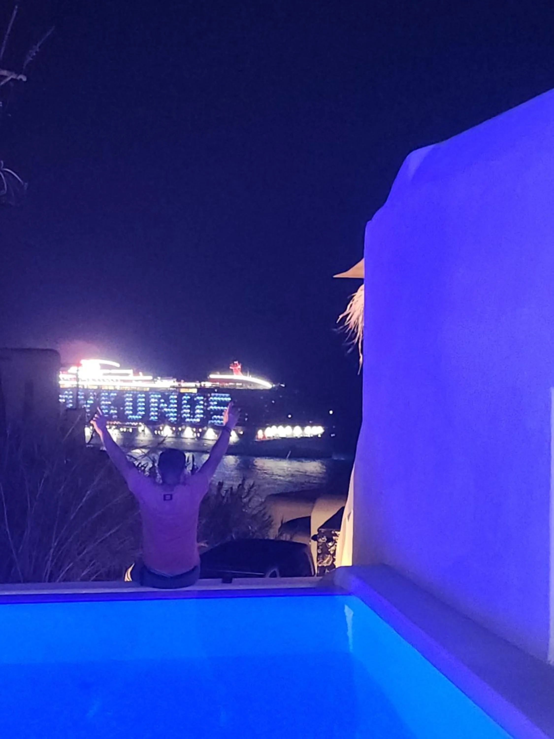 Night in ELLI TROPiCAL LUXURY SUITES SUNSET-INFINITY POOL- SEA SIDE-NEAR CENTER PARKING