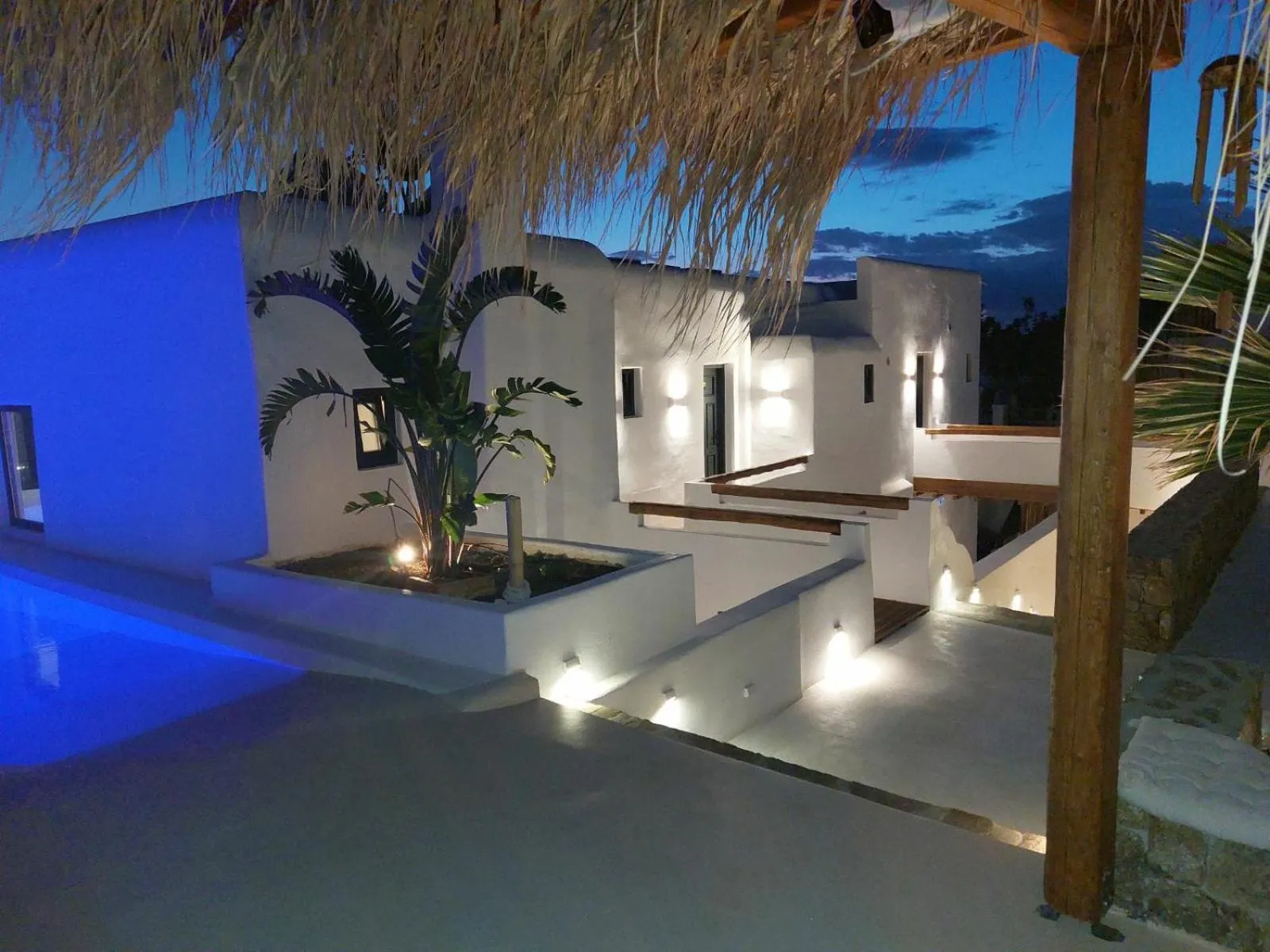 Property building in ELLI TROPiCAL LUXURY SUITES SUNSET-INFINITY POOL- SEA SIDE-NEAR CENTER PARKING