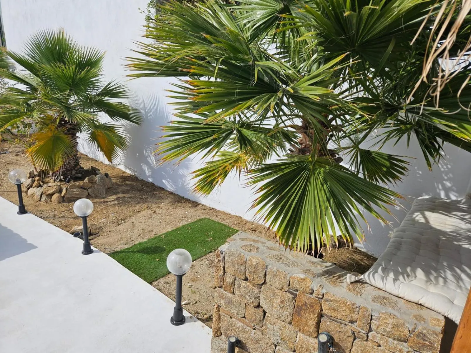 Garden in ELLI TROPiCAL LUXURY SUITES SUNSET-INFINITY POOL- SEA SIDE-NEAR CENTER PARKING