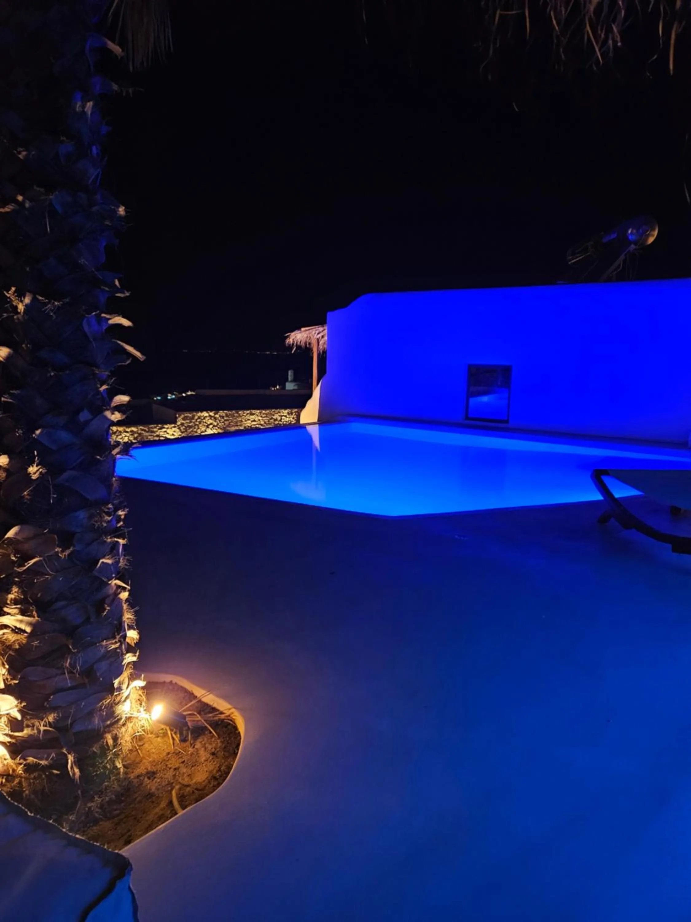 Night in ELLI TROPiCAL LUXURY SUITES SUNSET-INFINITY POOL- SEA SIDE-NEAR CENTER PARKING
