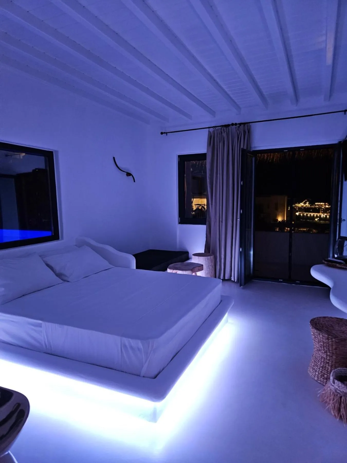 Bed in ELLI TROPiCAL LUXURY SUITES SUNSET-INFINITY POOL- SEA SIDE-NEAR CENTER PARKING