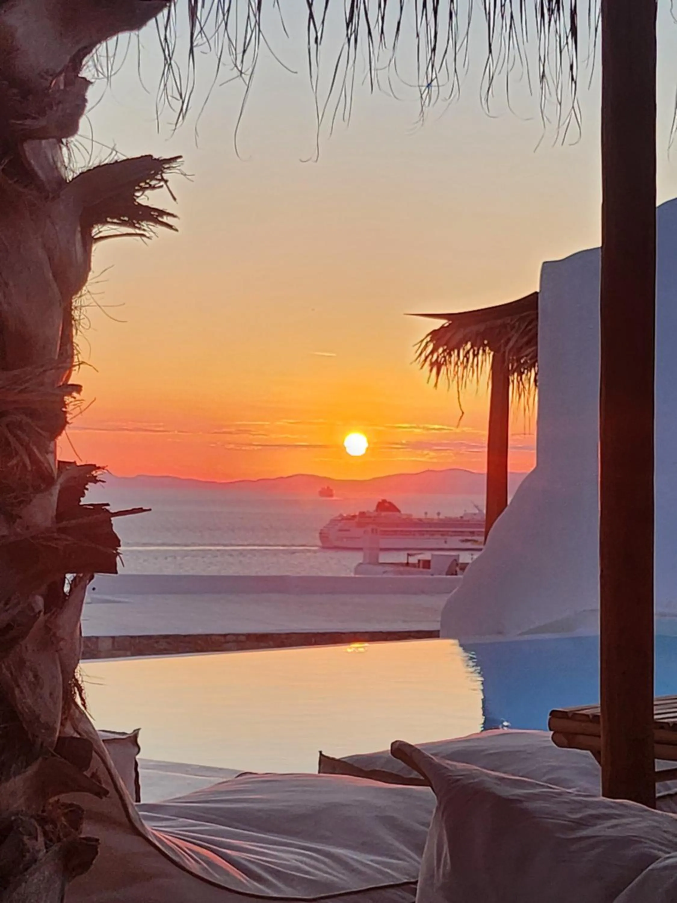 Sunset in ELLI TROPiCAL LUXURY SUITES SUNSET-INFINITY POOL- SEA SIDE-NEAR CENTER PARKING