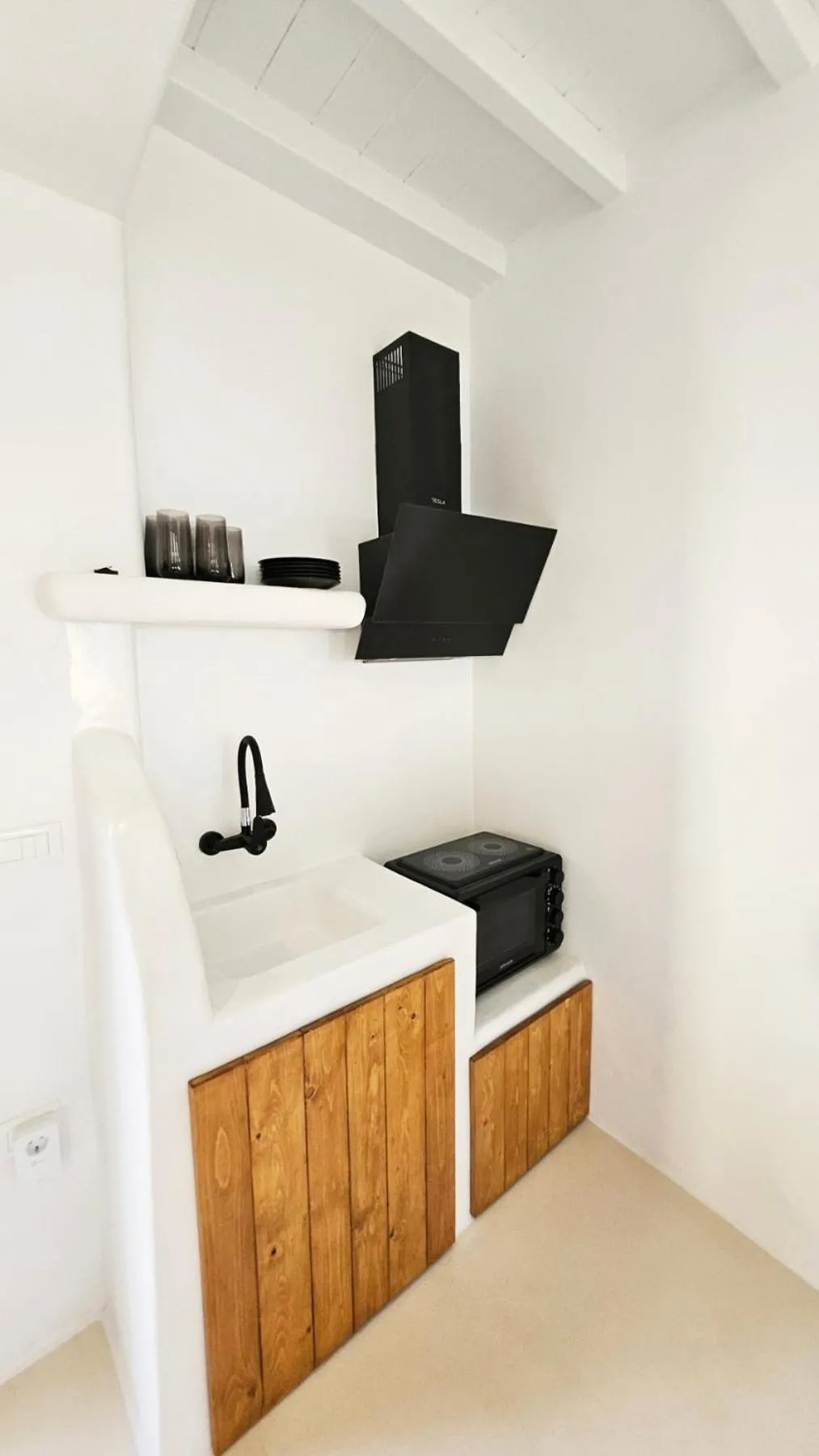 Kitchen or kitchenette in ELLI TROPiCAL LUXURY SUITES SUNSET-INFINITY POOL- SEA SIDE-NEAR CENTER PARKING