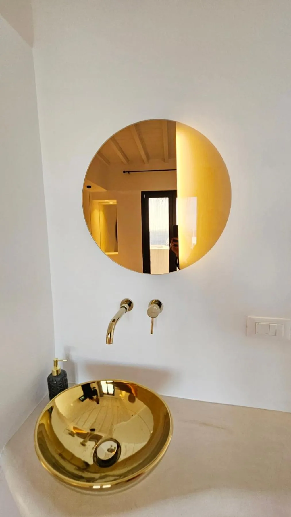 Decorative detail in ELLI TROPiCAL LUXURY SUITES SUNSET-INFINITY POOL- SEA SIDE-NEAR CENTER PARKING