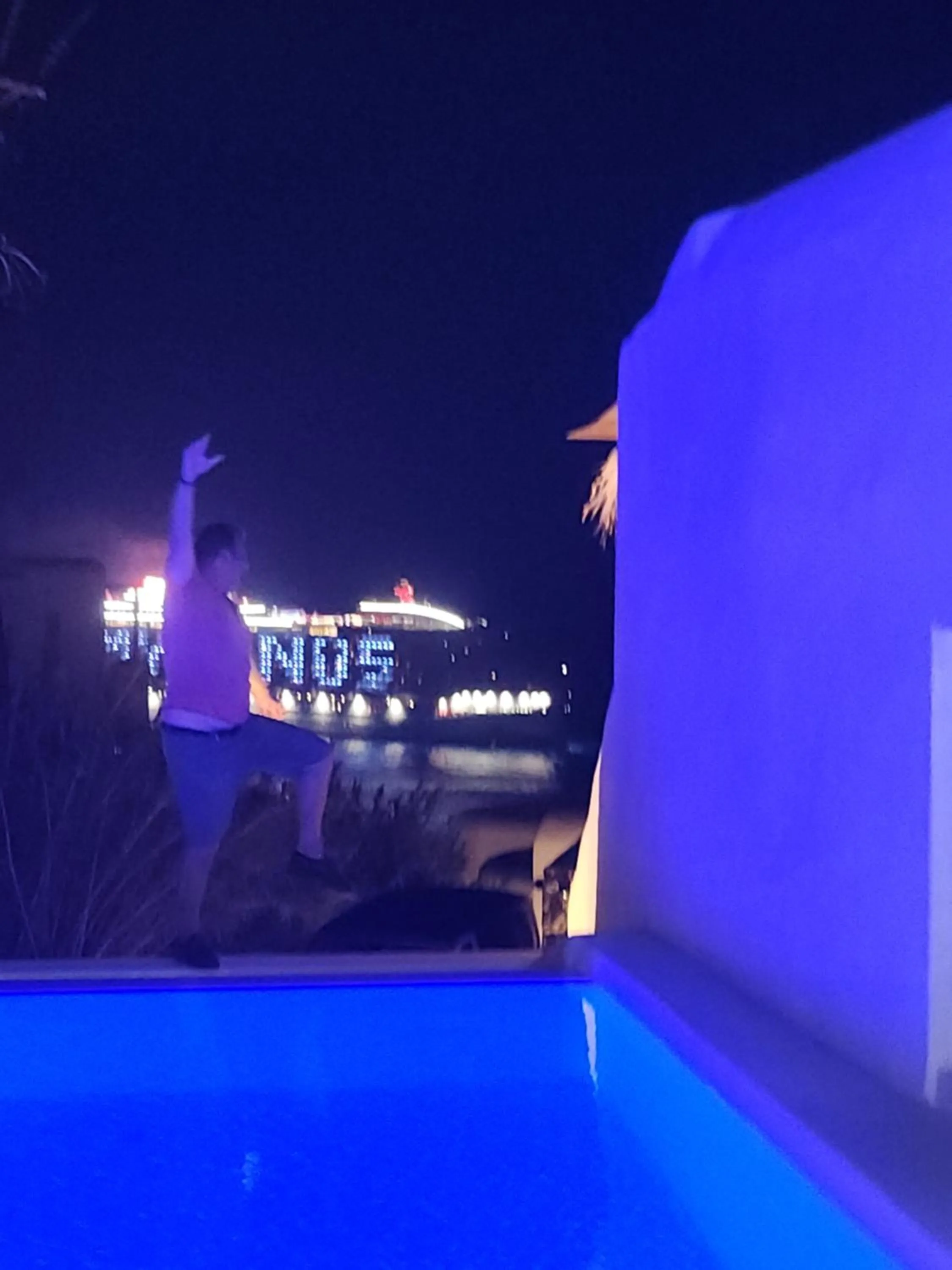 Night in ELLI TROPiCAL LUXURY SUITES SUNSET-INFINITY POOL- SEA SIDE-NEAR CENTER PARKING