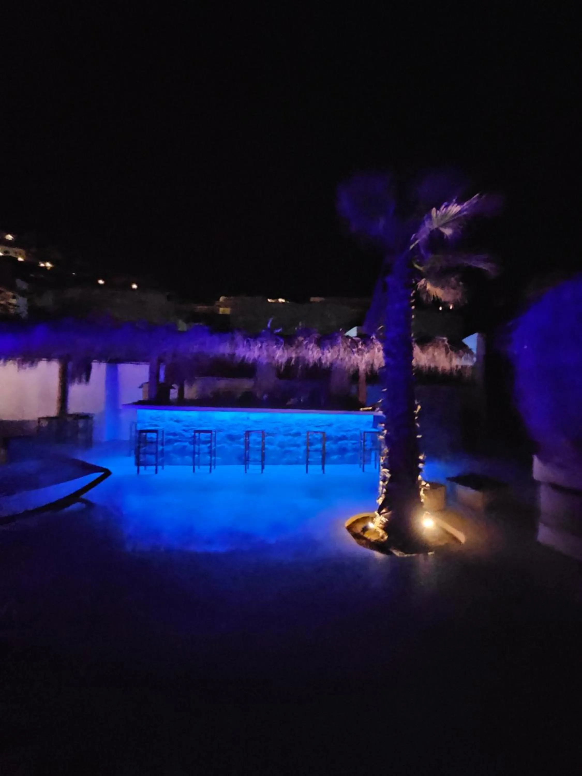 Lounge or bar in ELLI TROPiCAL LUXURY SUITES SUNSET-INFINITY POOL- SEA SIDE-NEAR CENTER PARKING