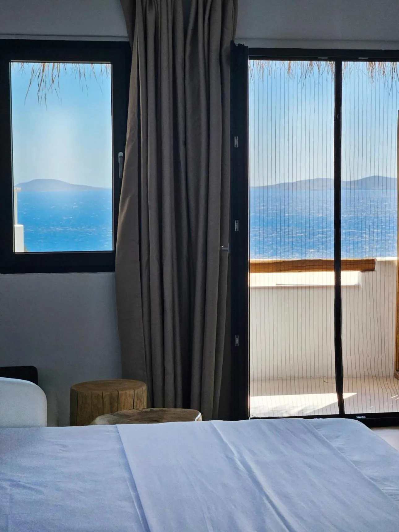 Bed in ELLI TROPiCAL LUXURY SUITES SUNSET-INFINITY POOL- SEA SIDE-NEAR CENTER PARKING