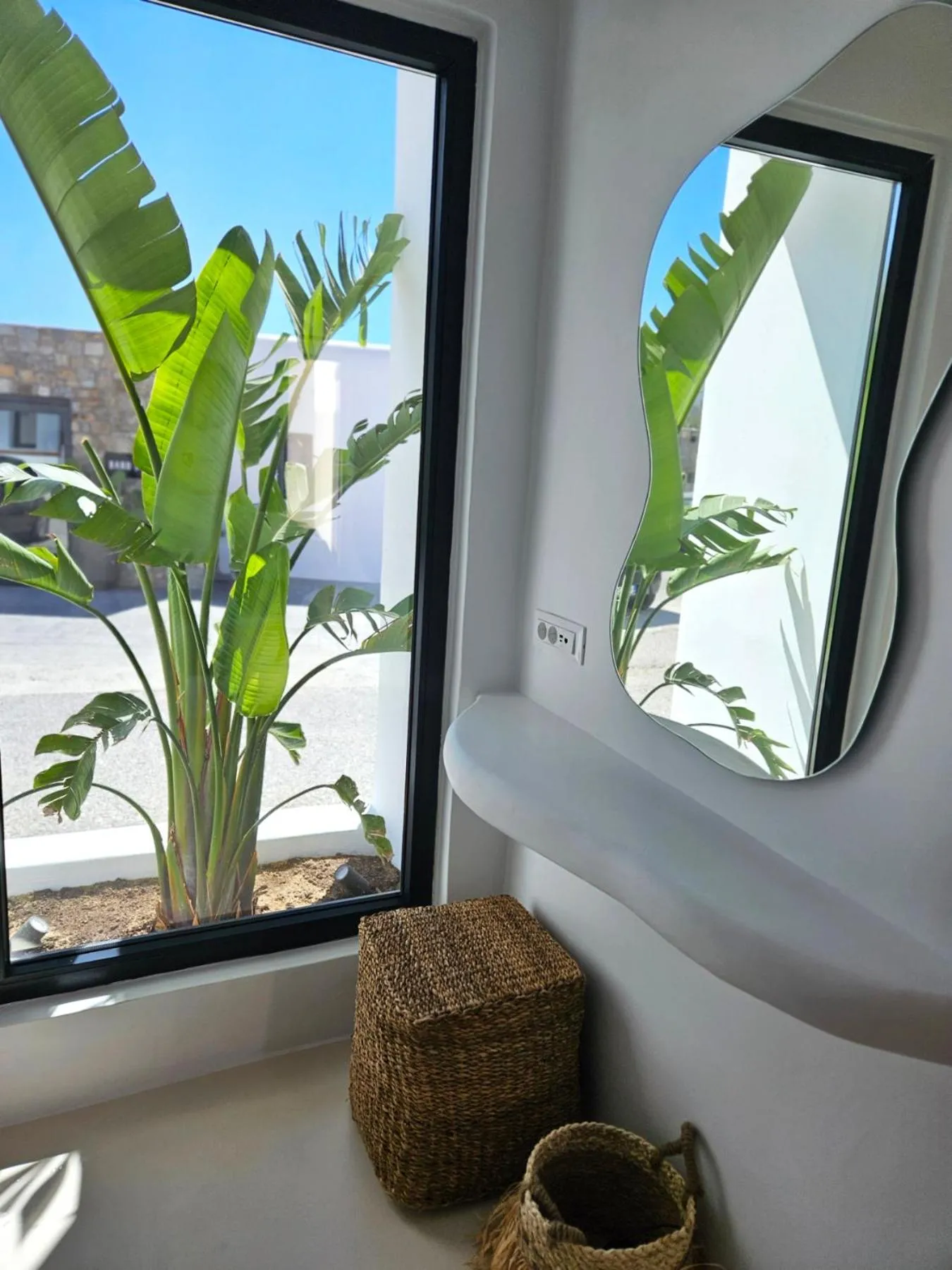 Day in ELLI TROPiCAL LUXURY SUITES SUNSET-INFINITY POOL- SEA SIDE-NEAR CENTER PARKING