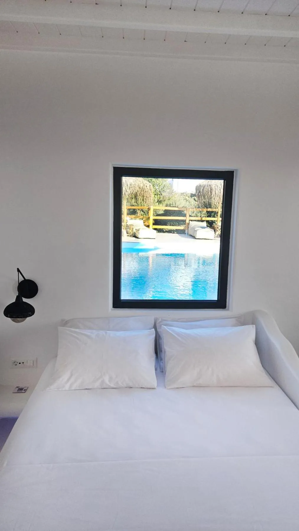 Pool view, Bed in ELLI TROPiCAL LUXURY SUITES SUNSET-INFINITY POOL- SEA SIDE-NEAR CENTER PARKING