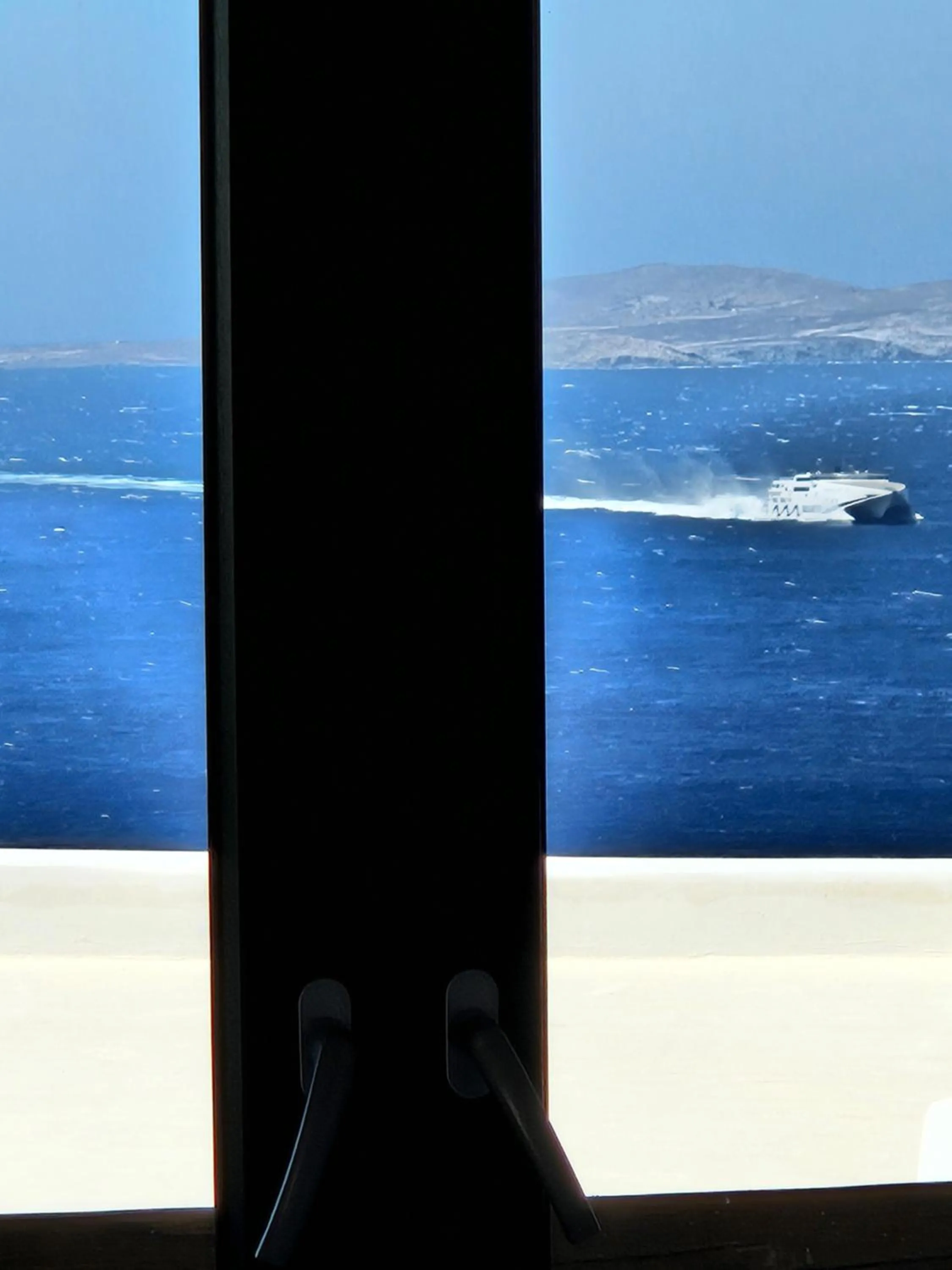 Day in ELLI TROPiCAL LUXURY SUITES SUNSET-INFINITY POOL- SEA SIDE-NEAR CENTER PARKING