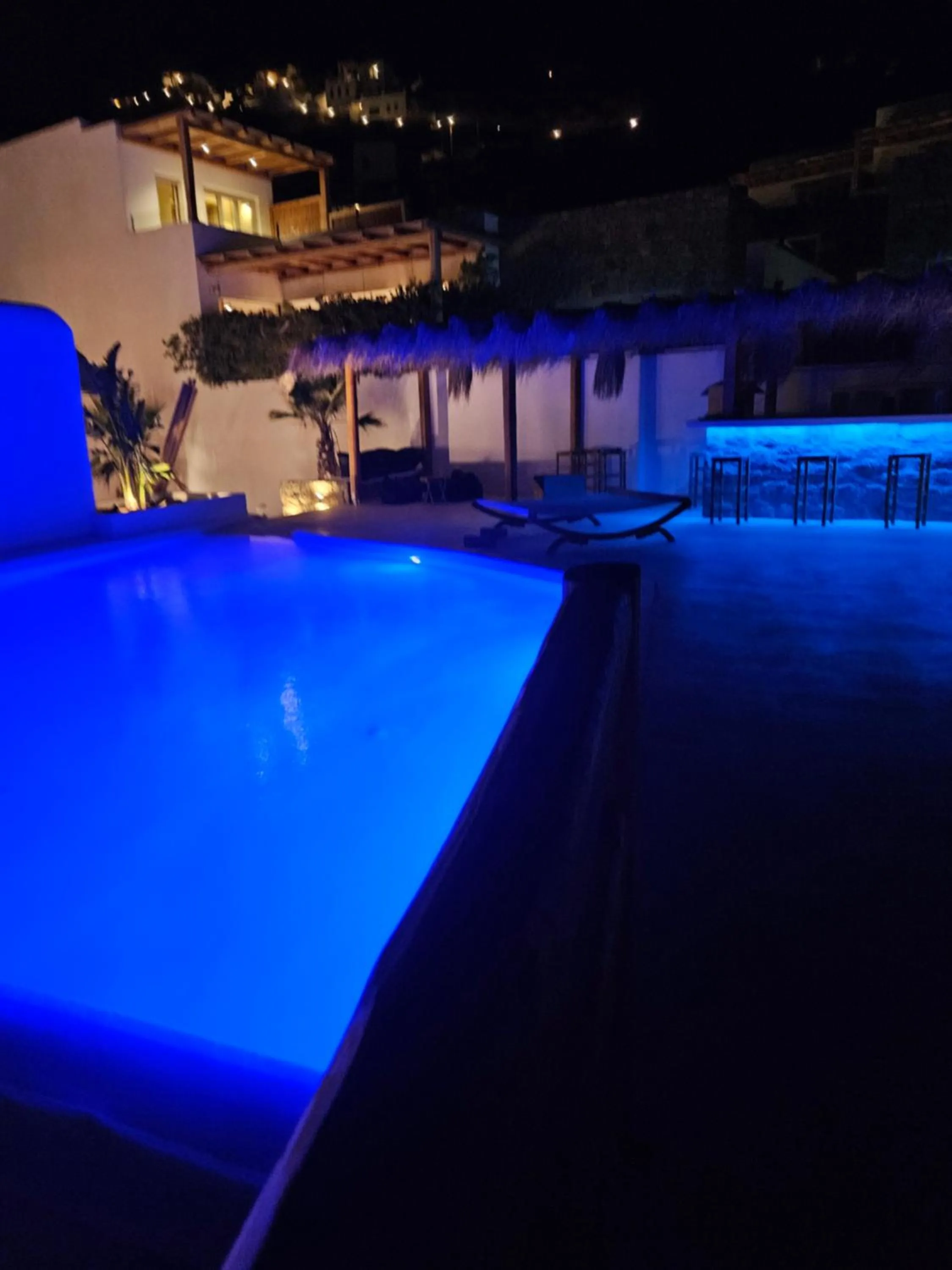 Night in ELLI TROPiCAL LUXURY SUITES SUNSET-INFINITY POOL- SEA SIDE-NEAR CENTER PARKING
