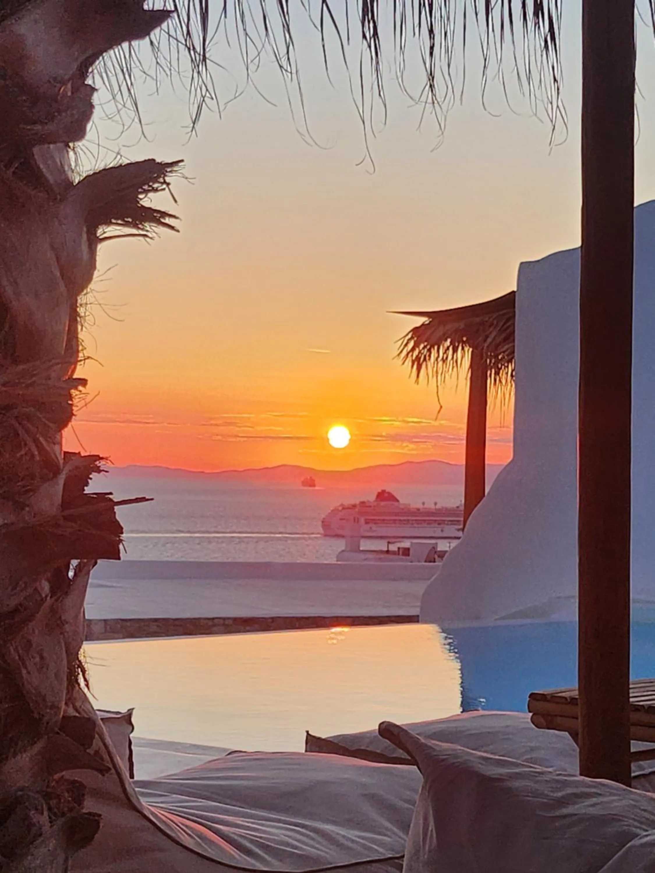 Sunset in ELLI TROPiCAL LUXURY SUITES SUNSET-INFINITY POOL- SEA SIDE-NEAR CENTER PARKING