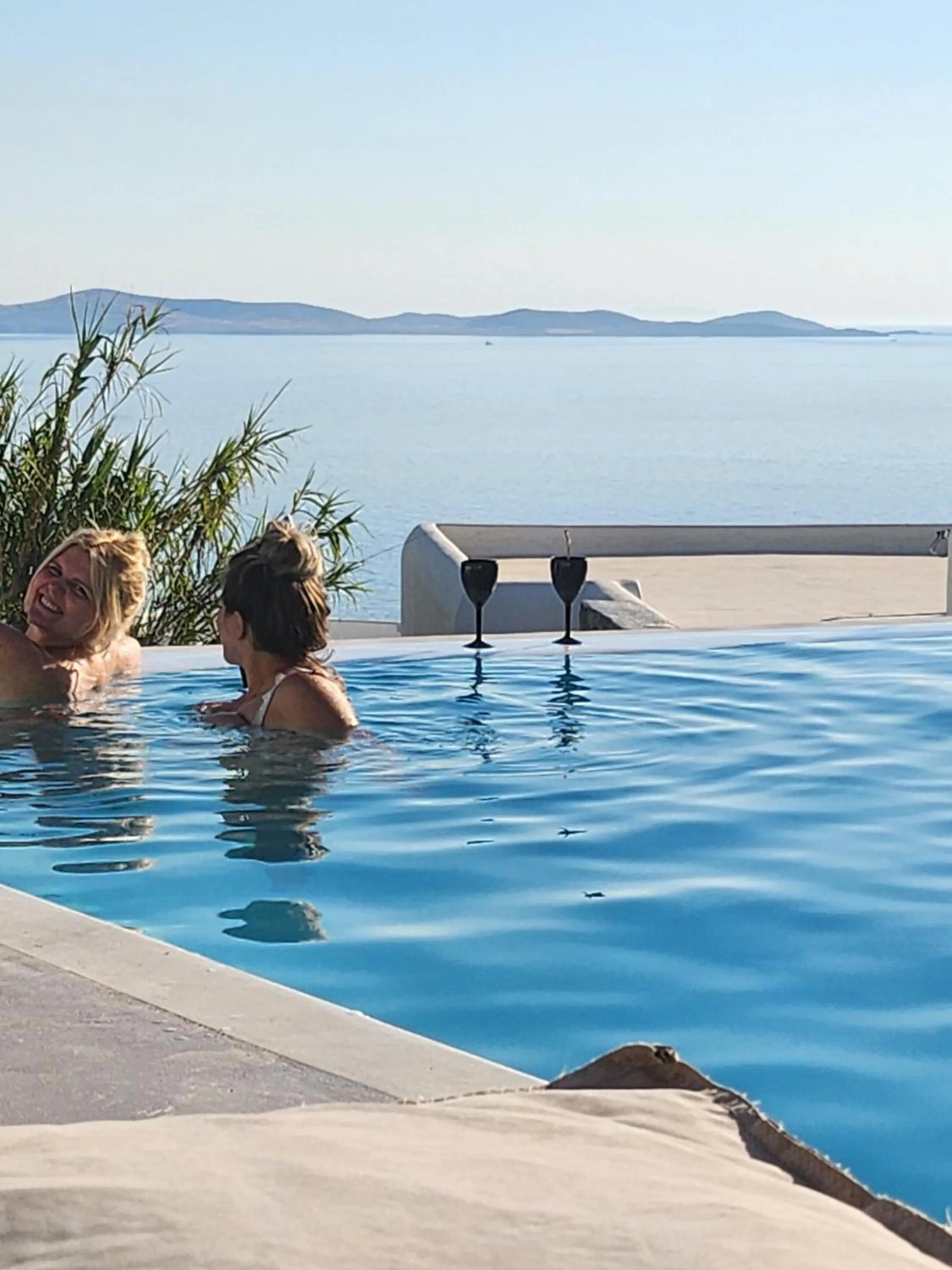 Guests in ELLI TROPiCAL LUXURY SUITES SUNSET-INFINITY POOL- SEA SIDE-NEAR CENTER PARKING