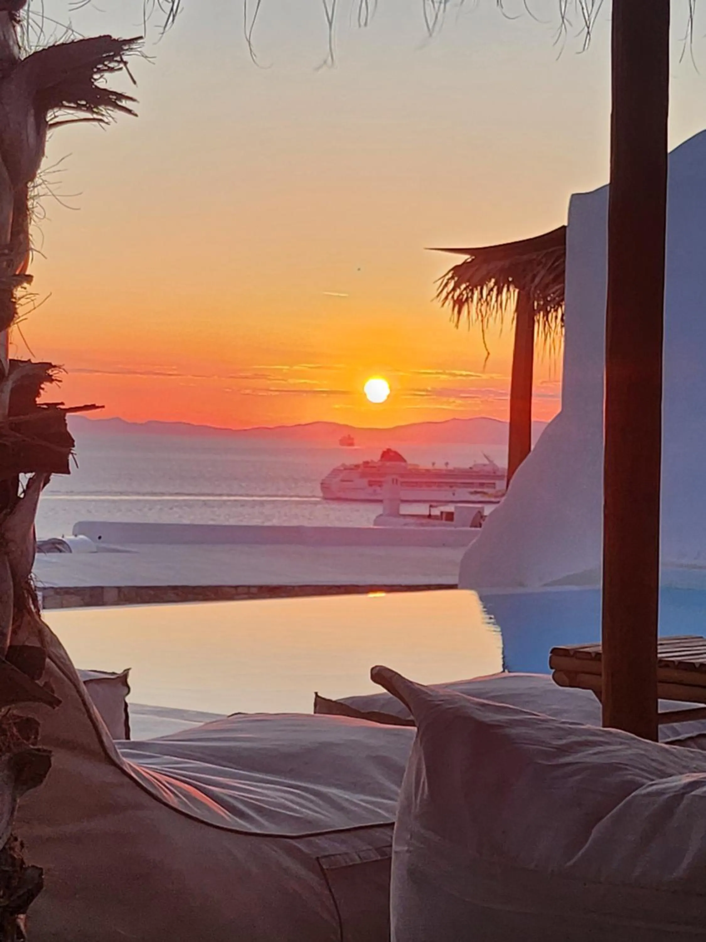 Sunset in ELLI TROPiCAL LUXURY SUITES SUNSET-INFINITY POOL- SEA SIDE-NEAR CENTER PARKING