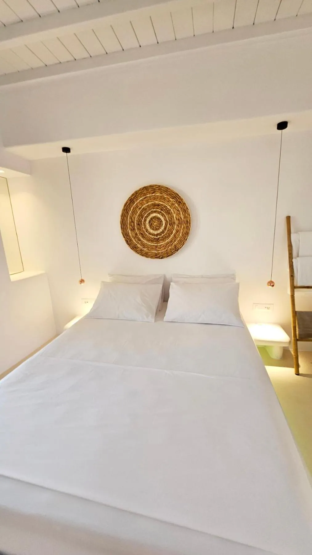 Bed in ELLI TROPiCAL LUXURY SUITES SUNSET-INFINITY POOL- SEA SIDE-NEAR CENTER PARKING