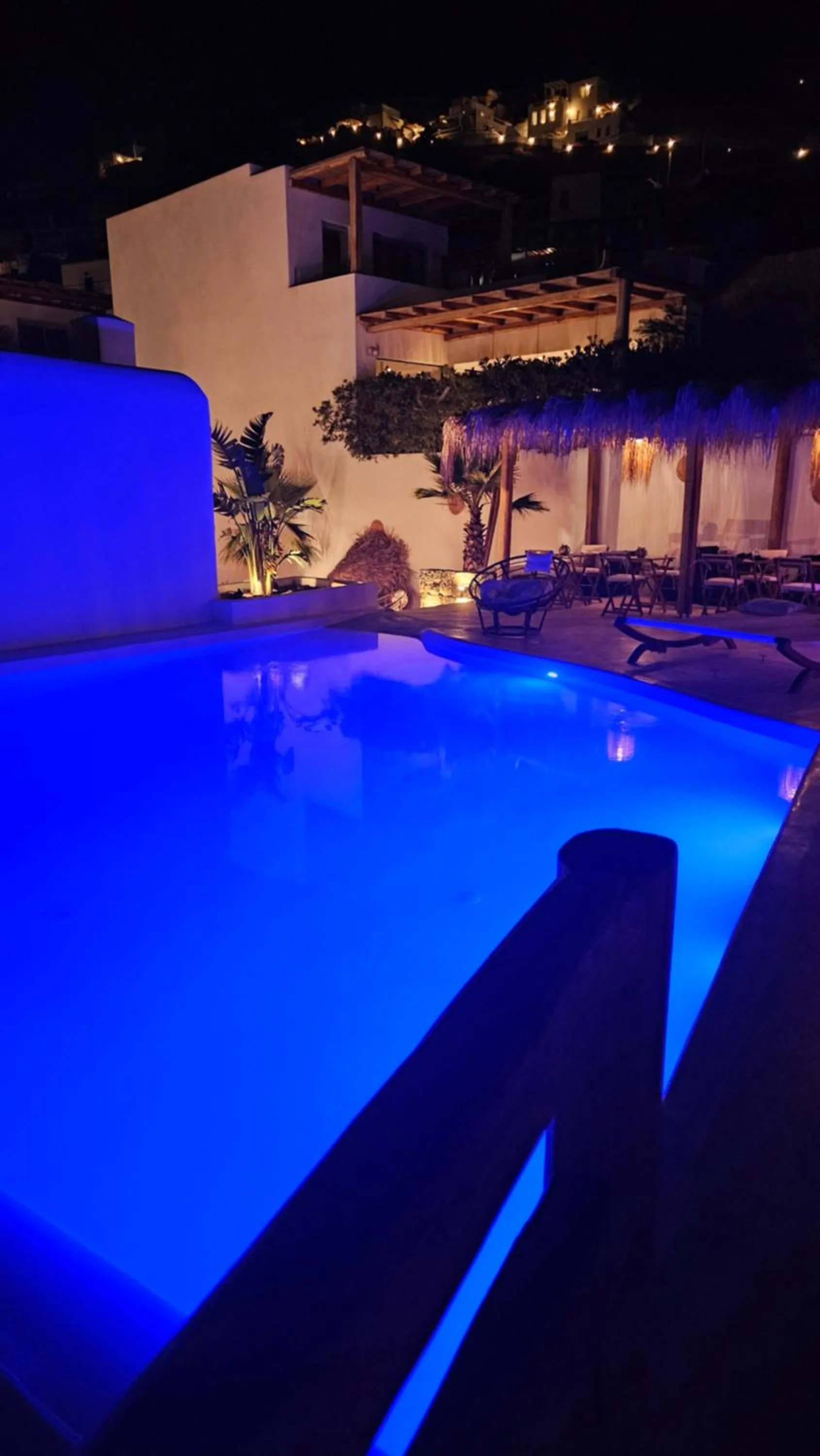 Night in ELLI TROPiCAL LUXURY SUITES SUNSET-INFINITY POOL- SEA SIDE-NEAR CENTER PARKING