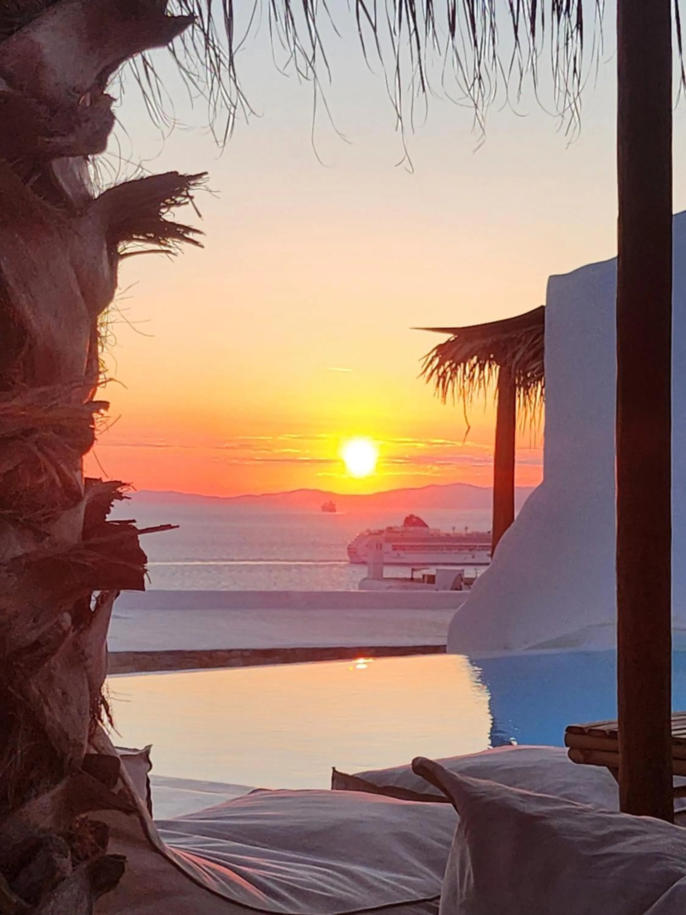 Sunset in ELLI TROPiCAL LUXURY SUITES SUNSET-INFINITY POOL- SEA SIDE-NEAR CENTER PARKING