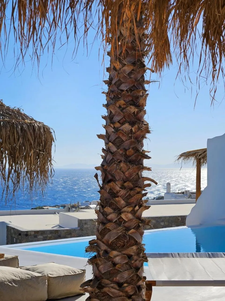 Lounge or bar in ELLI TROPiCAL LUXURY SUITES SUNSET-INFINITY POOL- SEA SIDE-NEAR CENTER PARKING