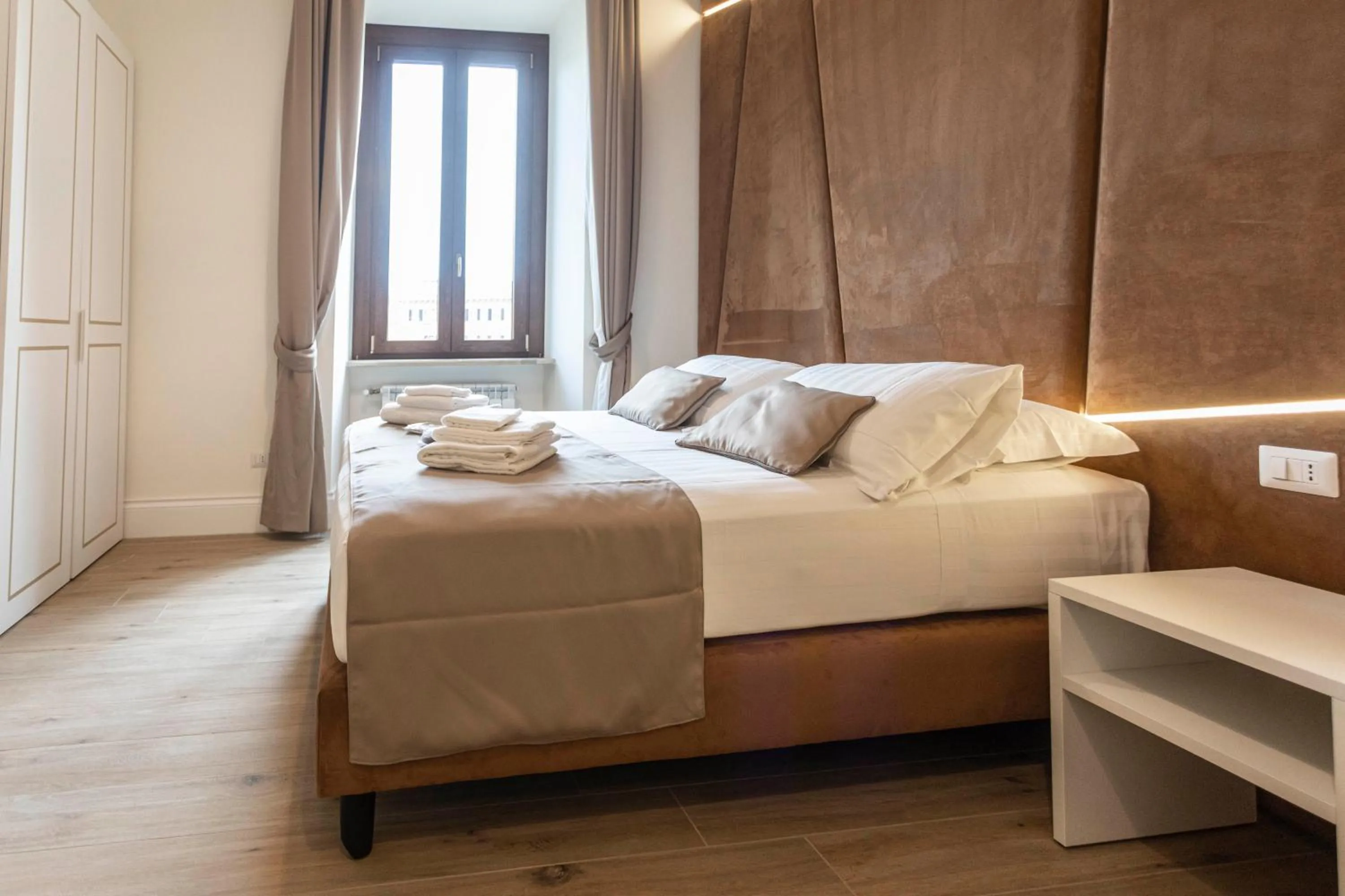 Bed in Flat 285 La Suite