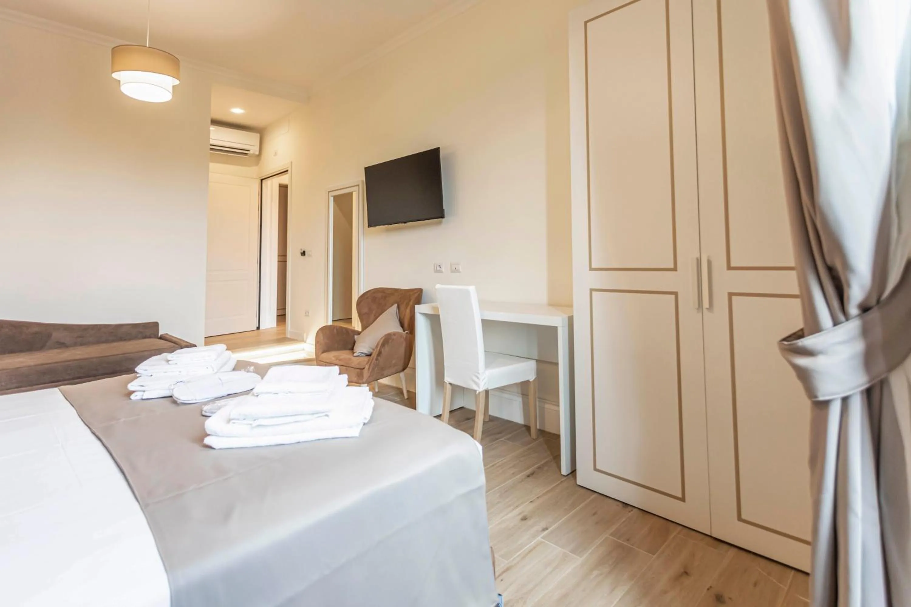 Bed in Flat 285 La Suite