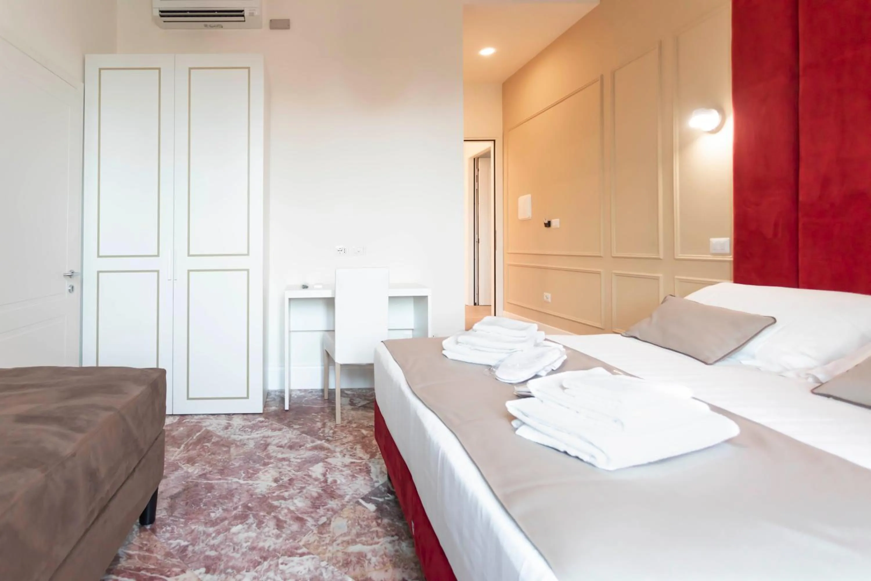 Bed in Flat 285 La Suite