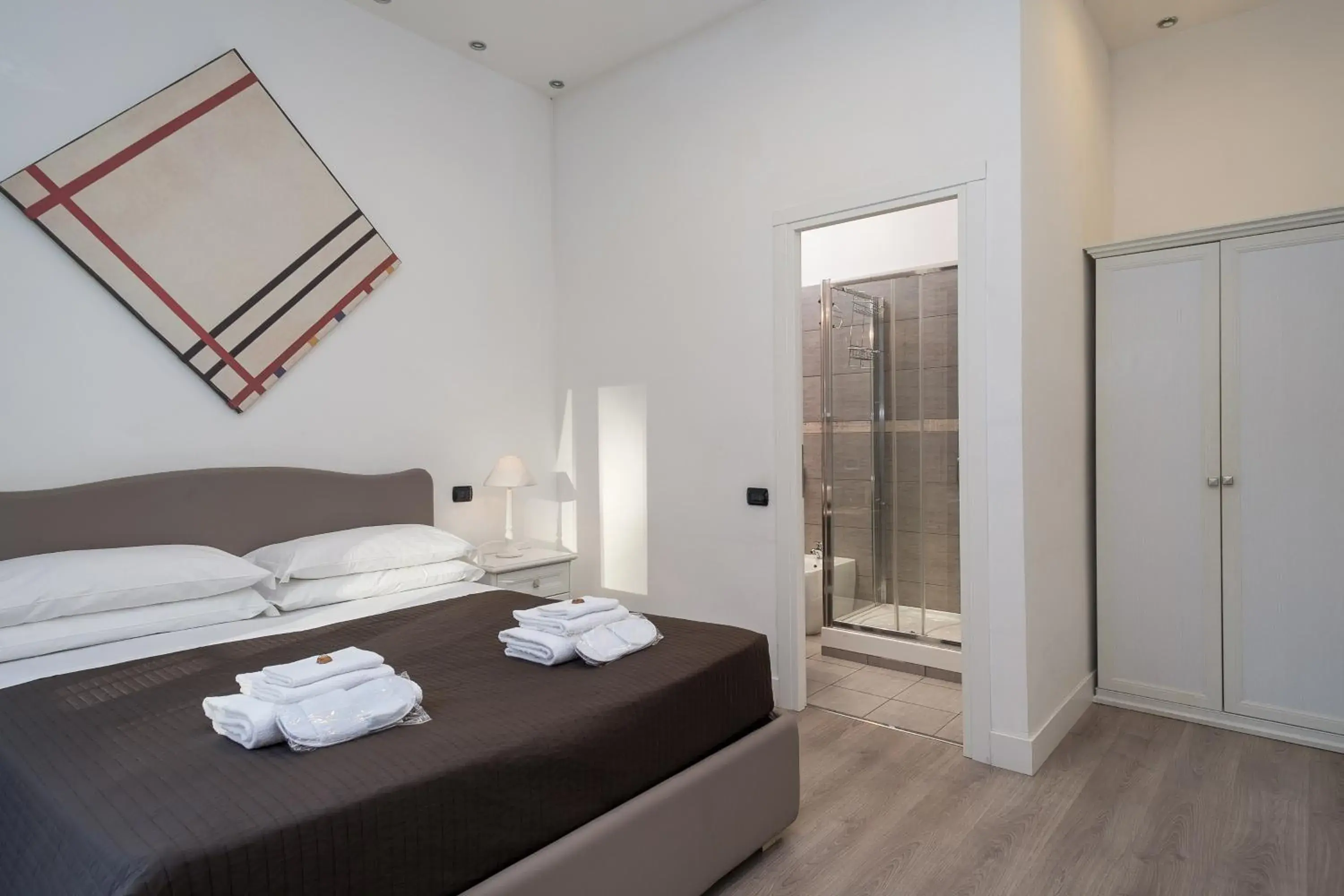 Standard Double Room in Flat 285 La Suite Standard Double Room in Flat 285 La Suite