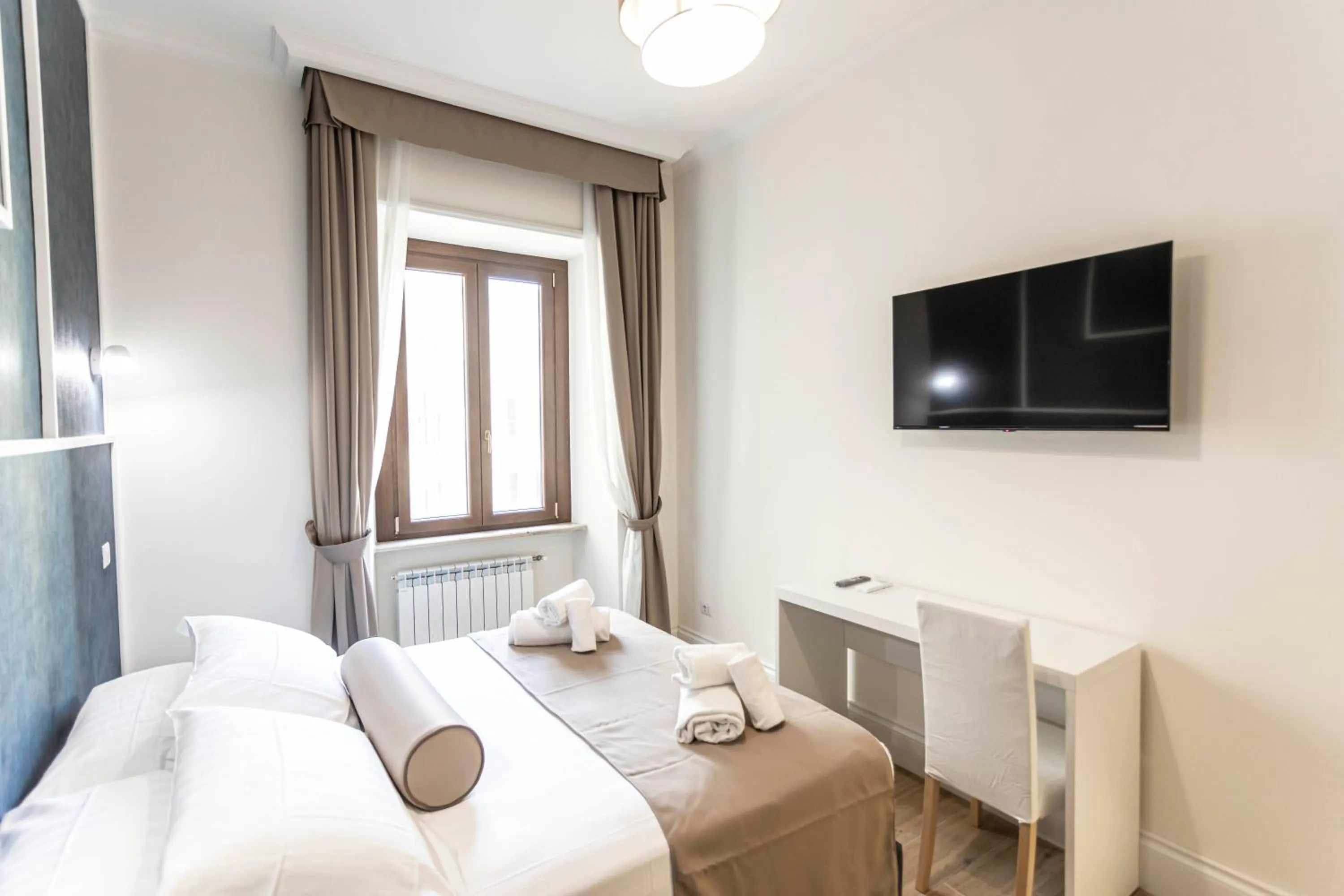 Bed in Flat 285 La Suite