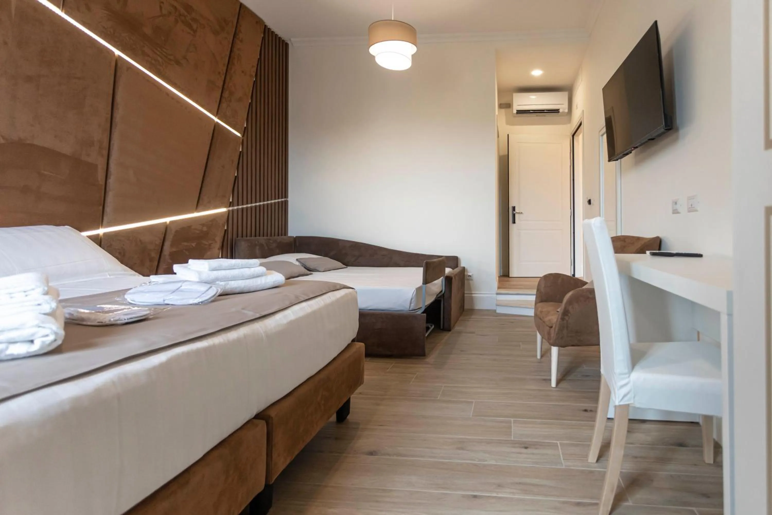 Bed in Flat 285 La Suite