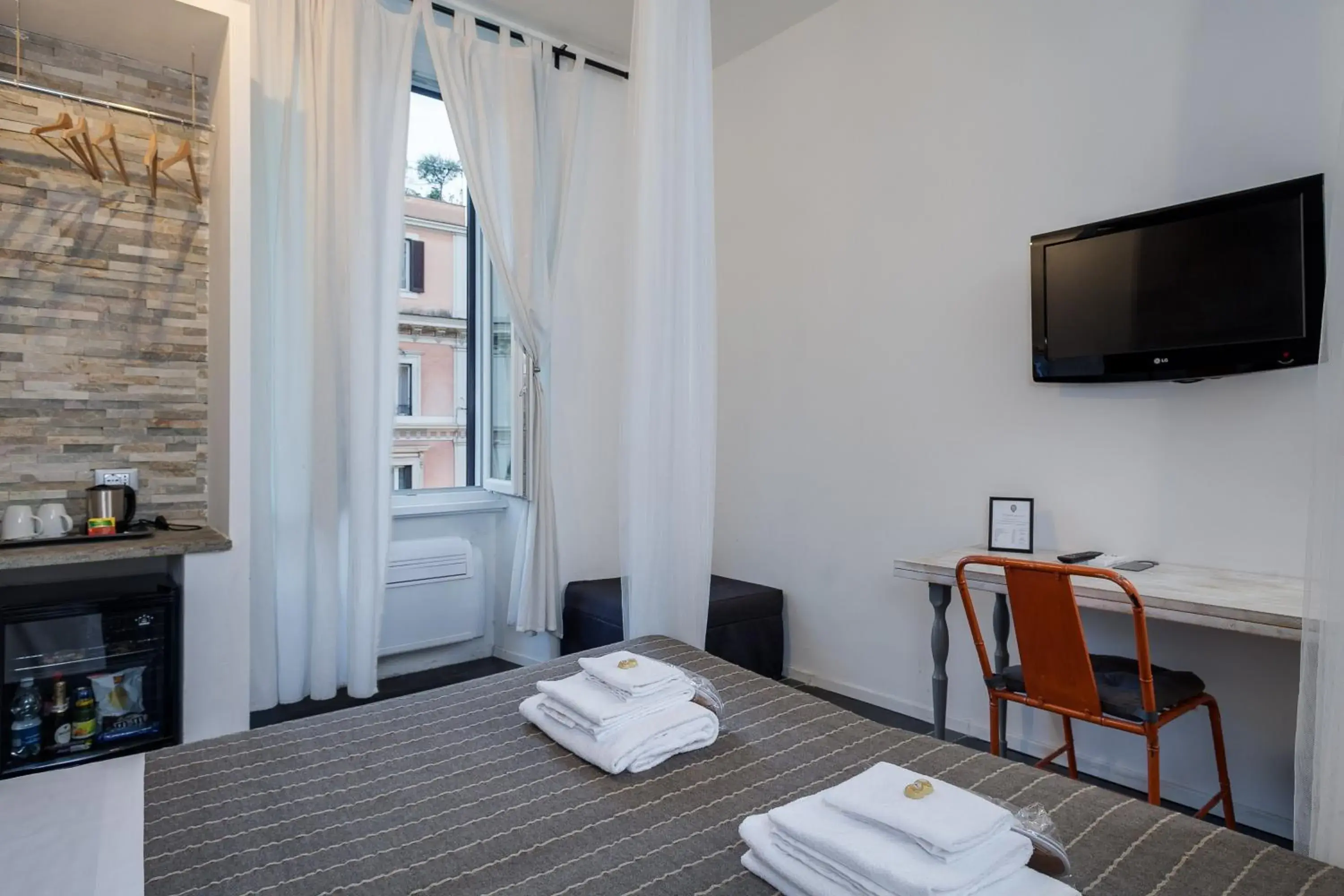 Standard Double Room in Flat 285 La Suite Standard Double Room in Flat 285 La Suite