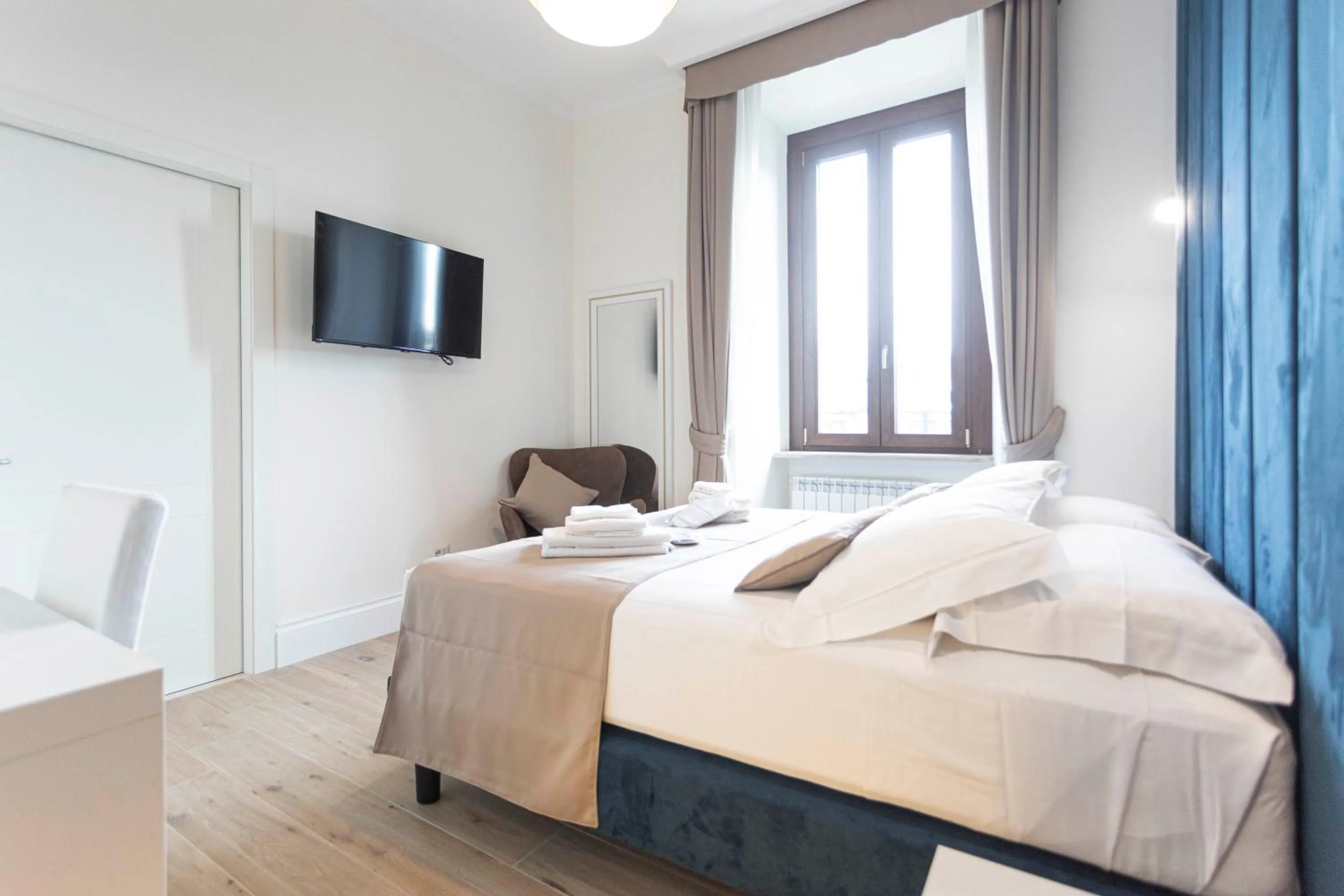 Bed in Flat 285 La Suite