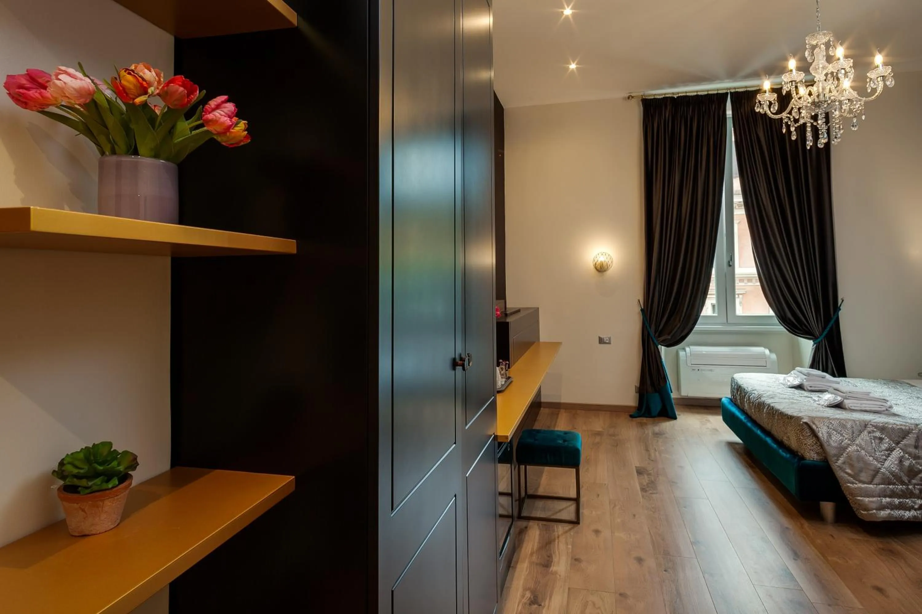 Bed in Flat 285 La Suite