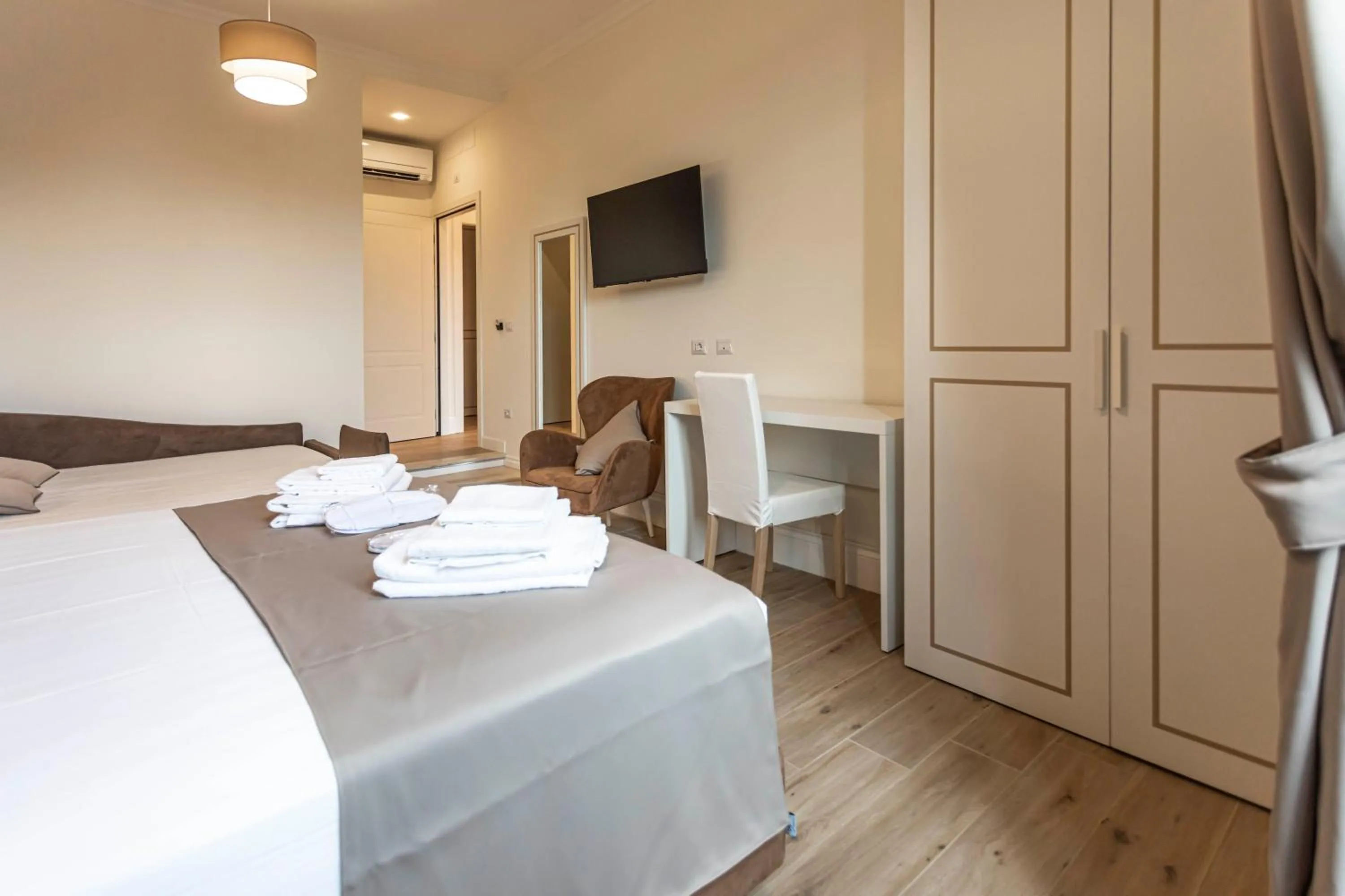 Bed in Flat 285 La Suite