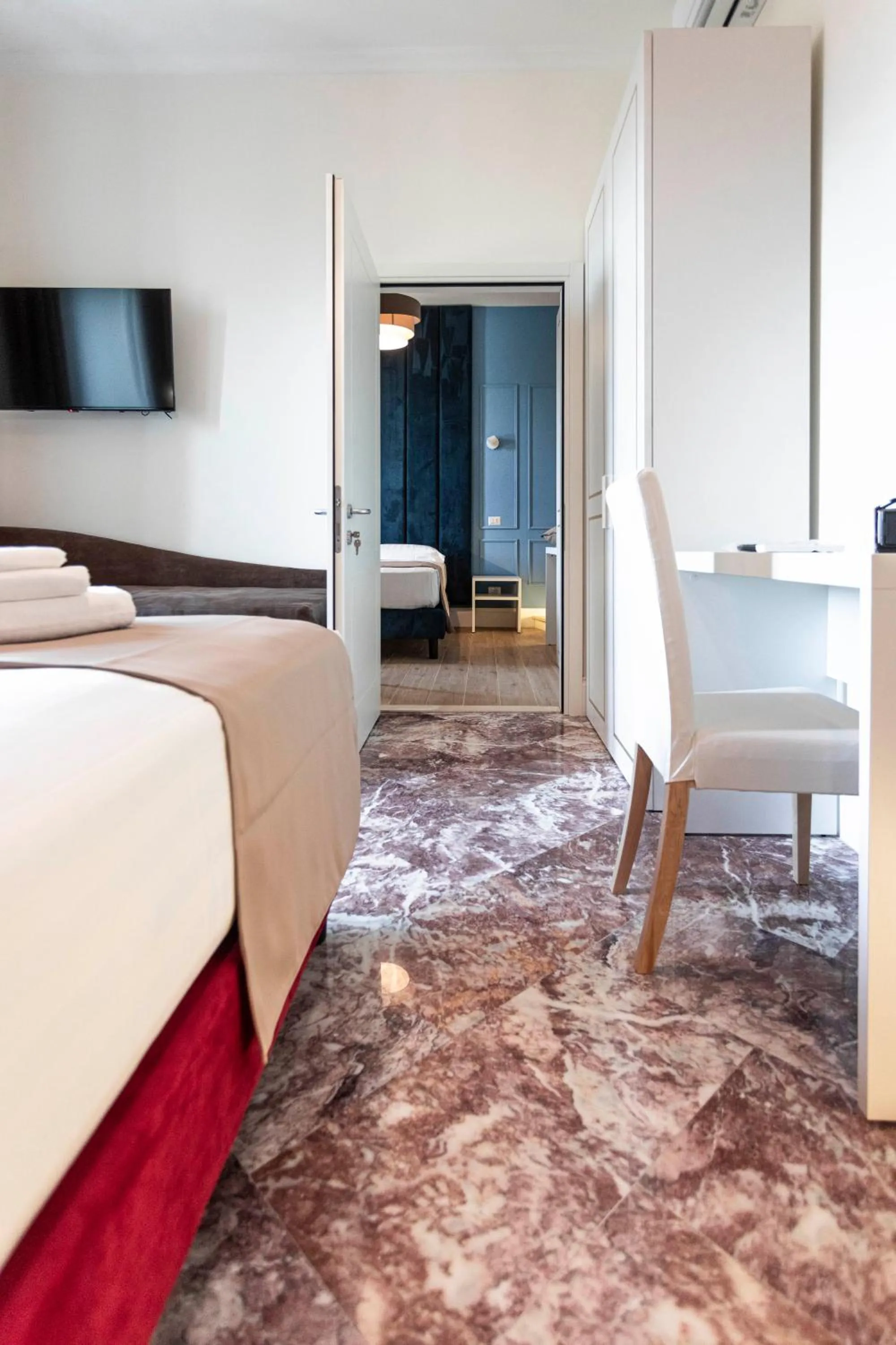 Bed in Flat 285 La Suite