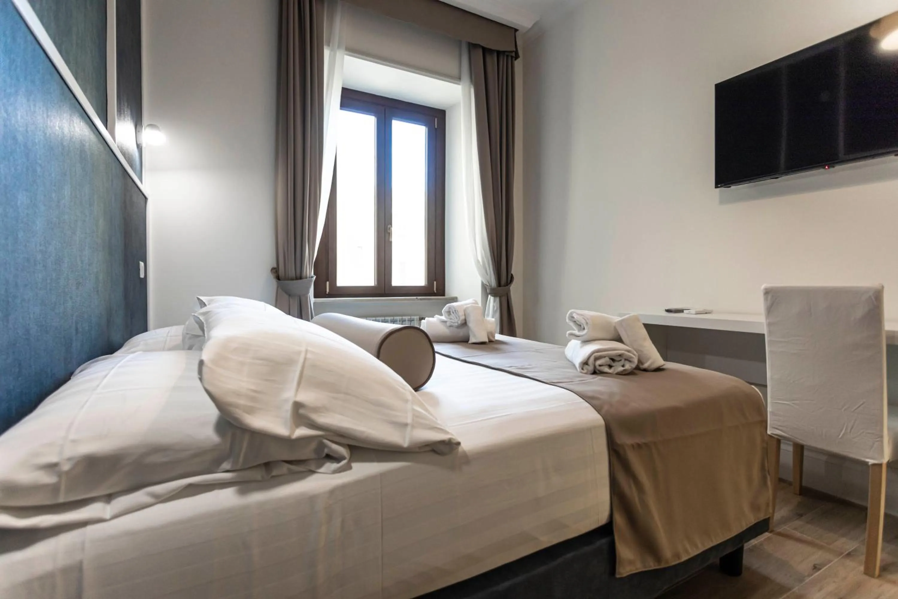 Bed in Flat 285 La Suite