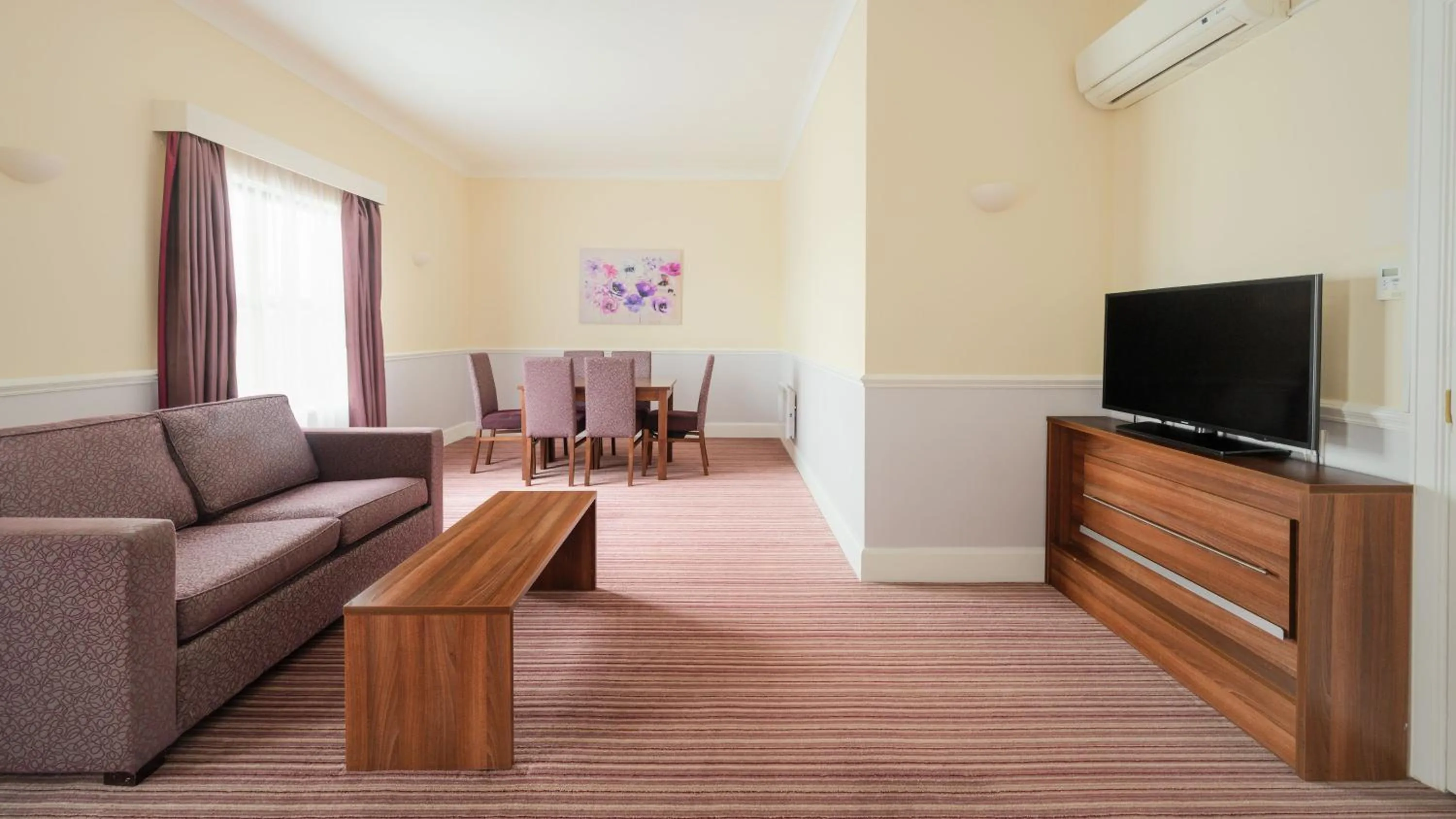 TV and multimedia in Holiday Inn Rotherham-Sheffield M1,Jct.33 by IHG