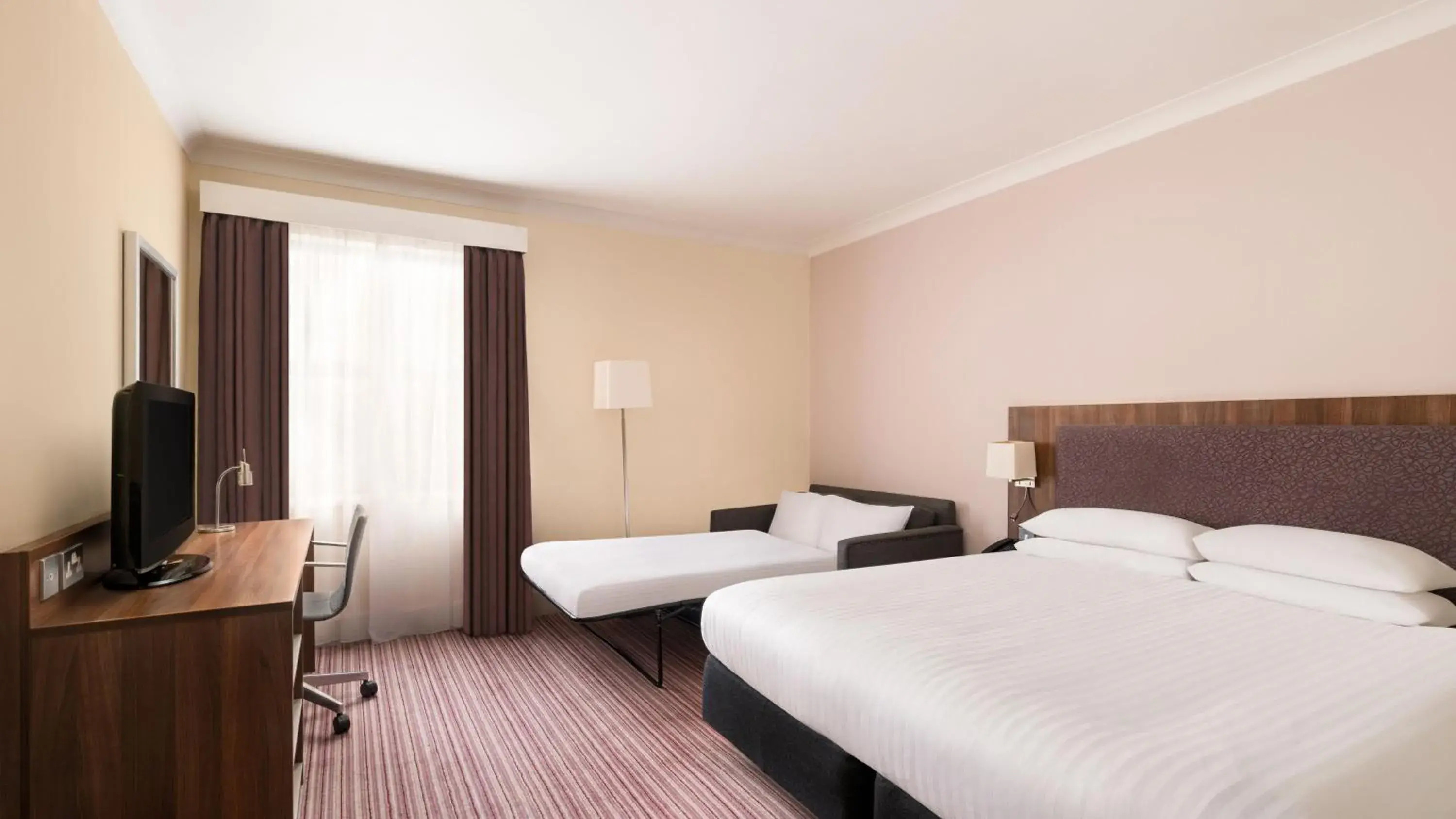 Bed in Holiday Inn Rotherham-Sheffield M1,Jct.33 by IHG Bed in Holiday Inn Rotherham-Sheffield M1,Jct.33 by IHG