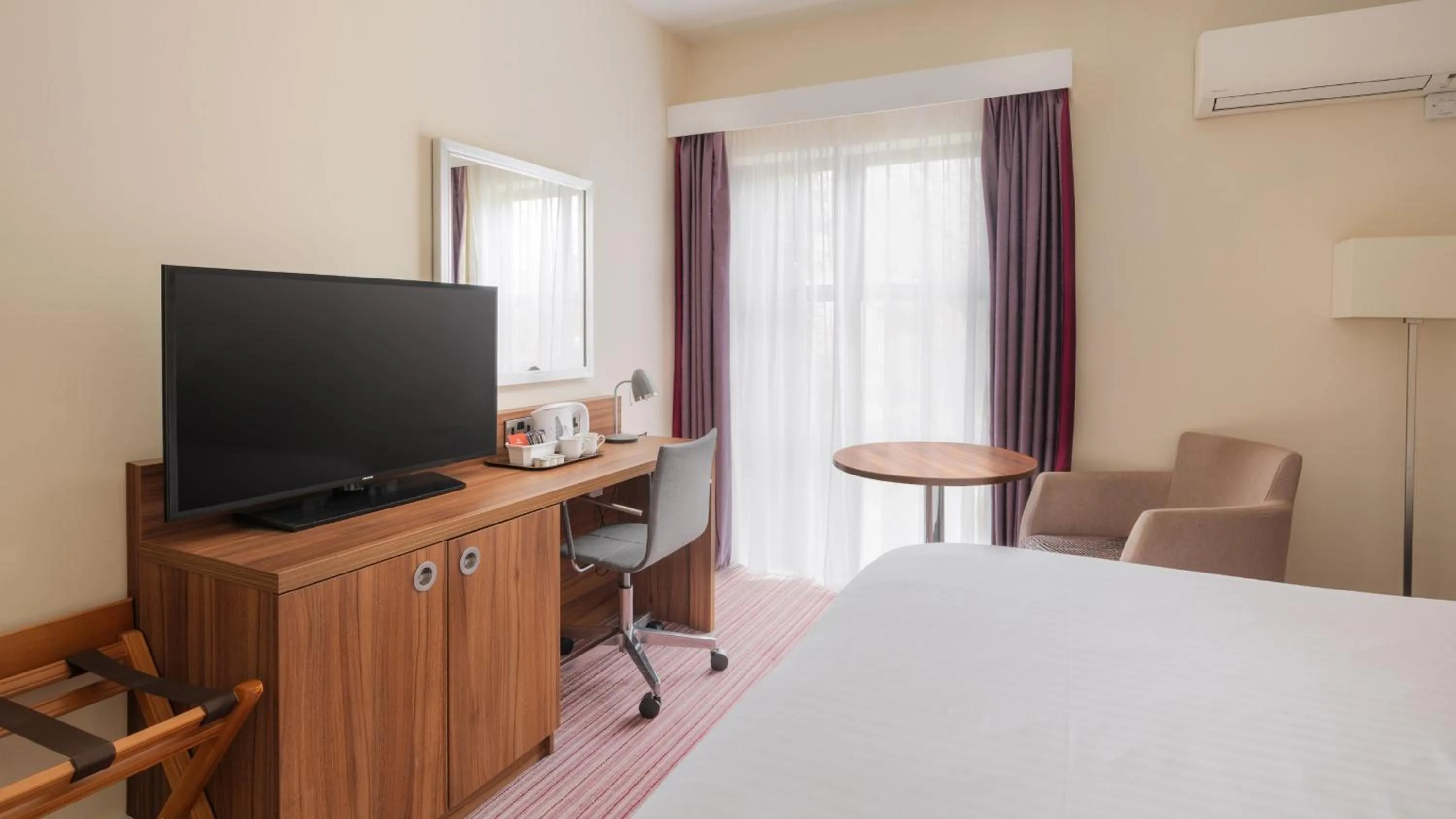 Bed in Holiday Inn Rotherham-Sheffield M1,Jct.33 by IHG