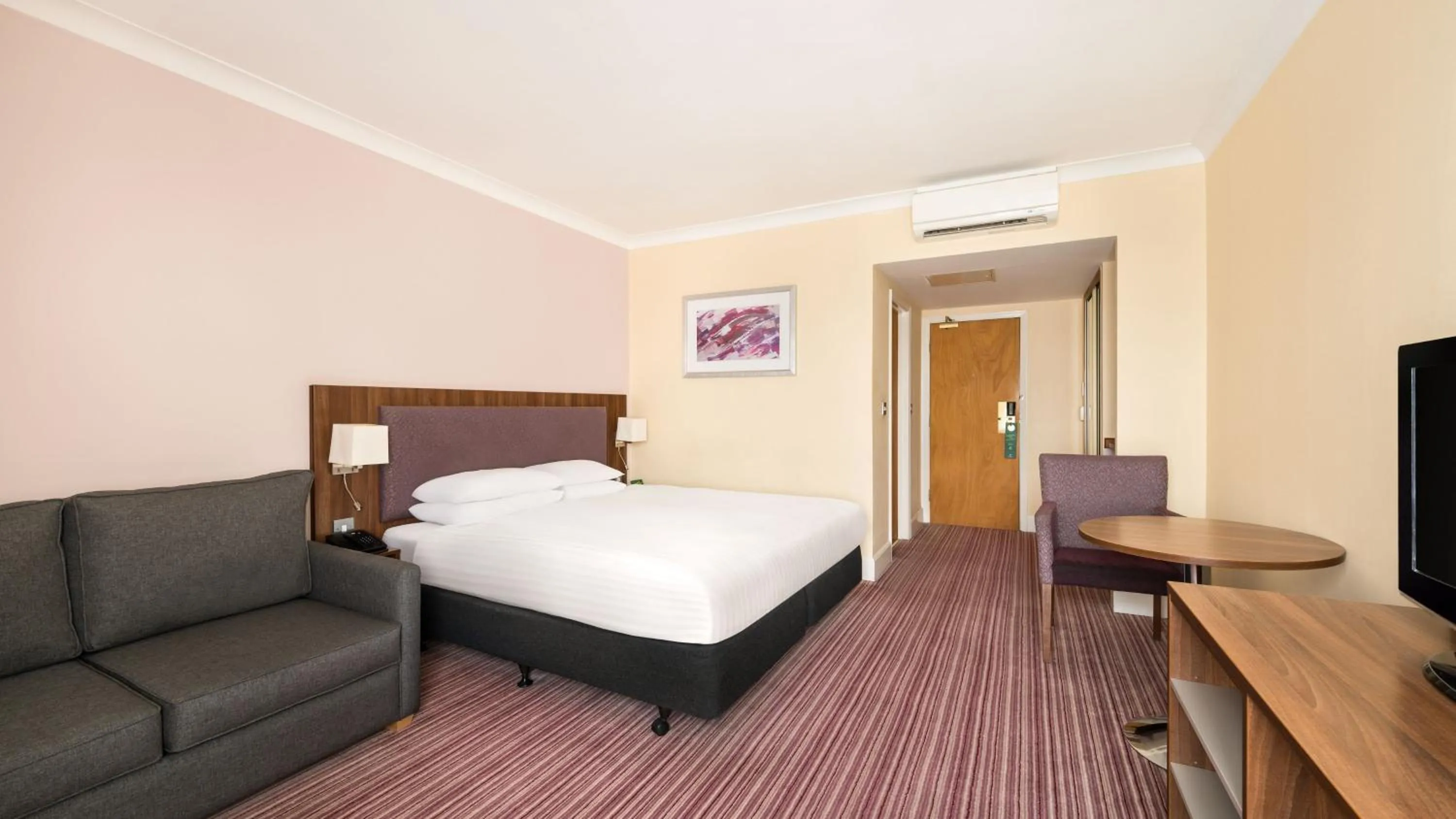 Bed in Holiday Inn Rotherham-Sheffield M1,Jct.33 by IHG
