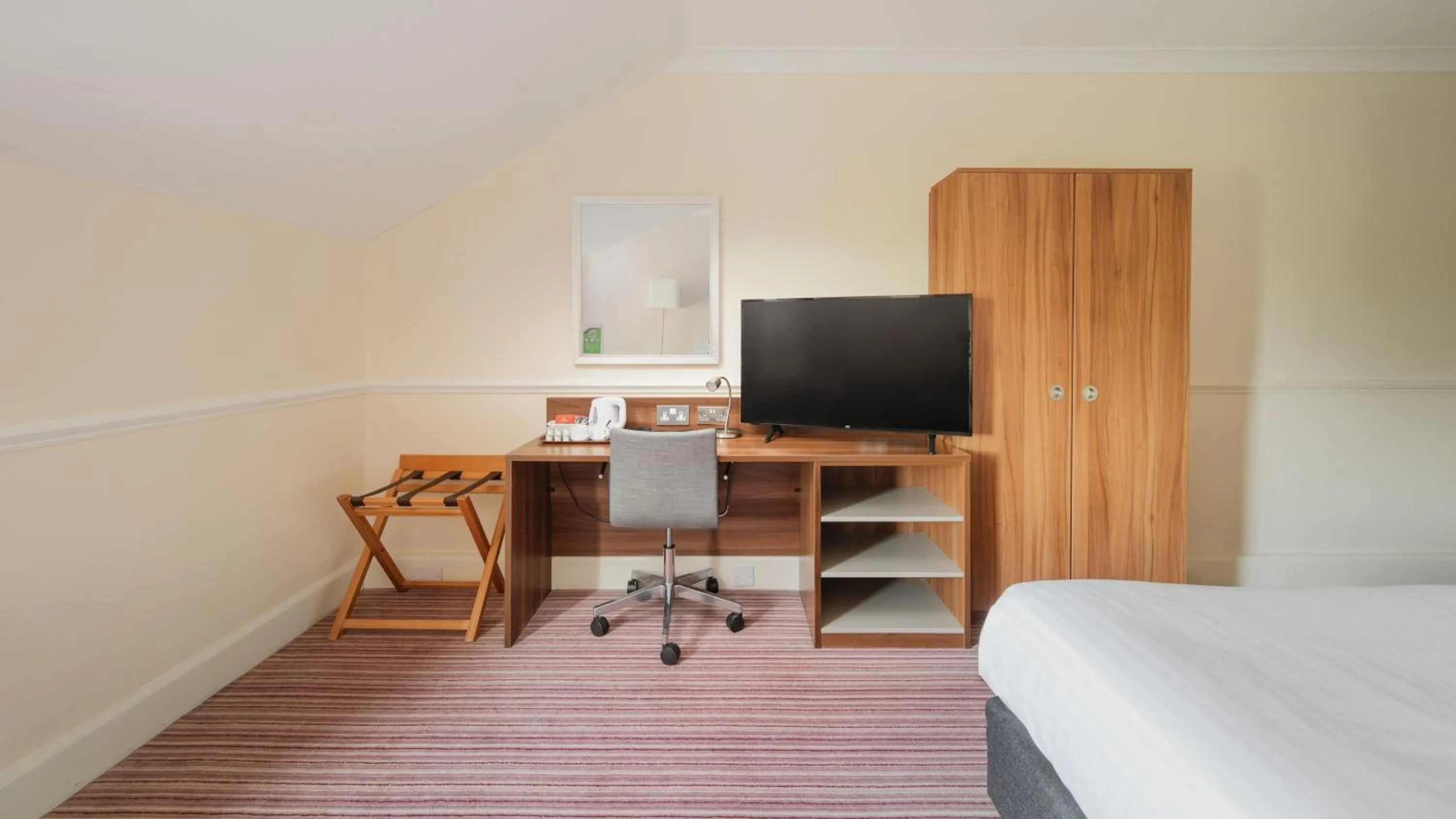 Bed in Holiday Inn Rotherham-Sheffield M1,Jct.33 by IHG