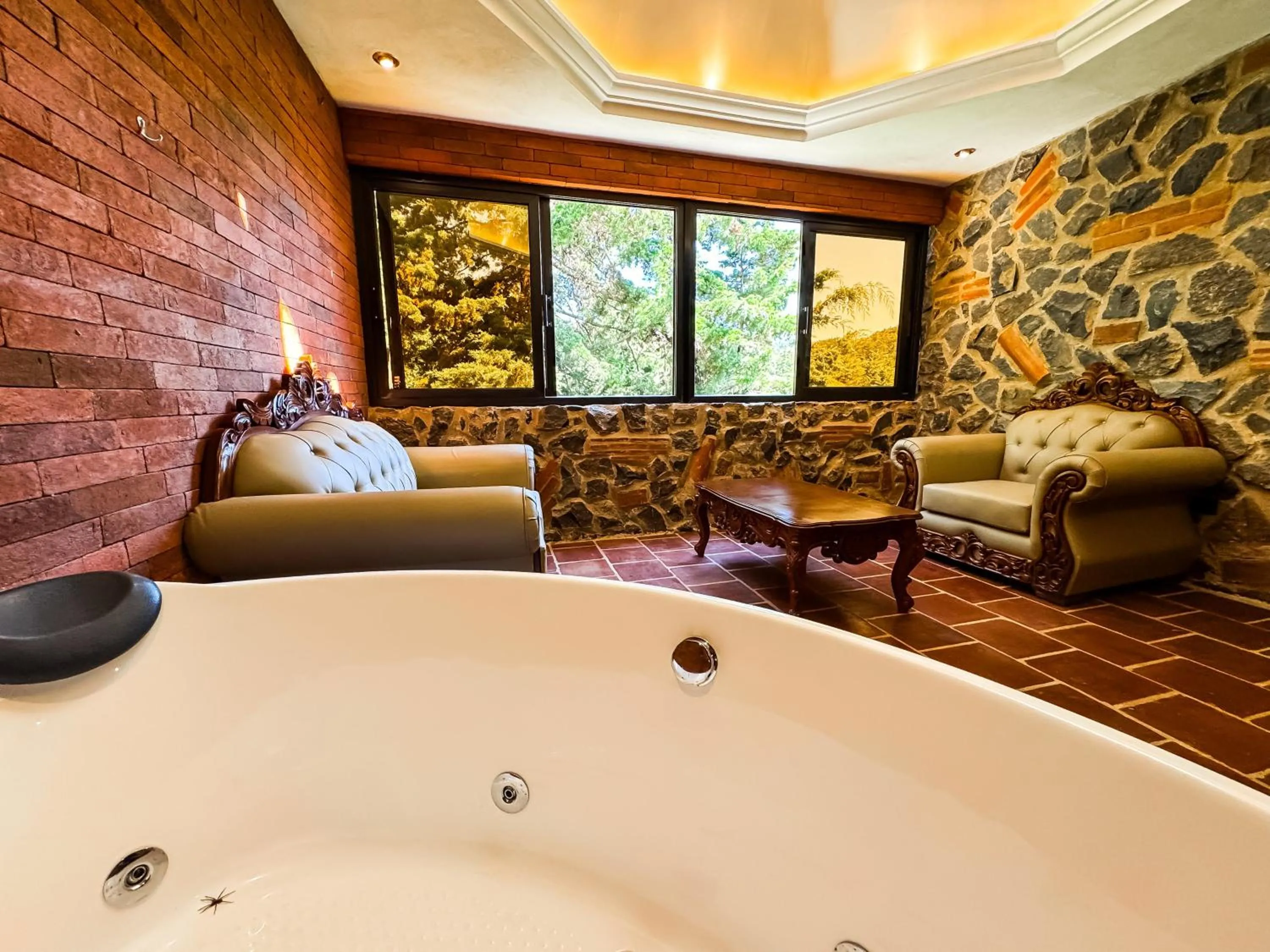 Hot Tub in Le Suisse Spa