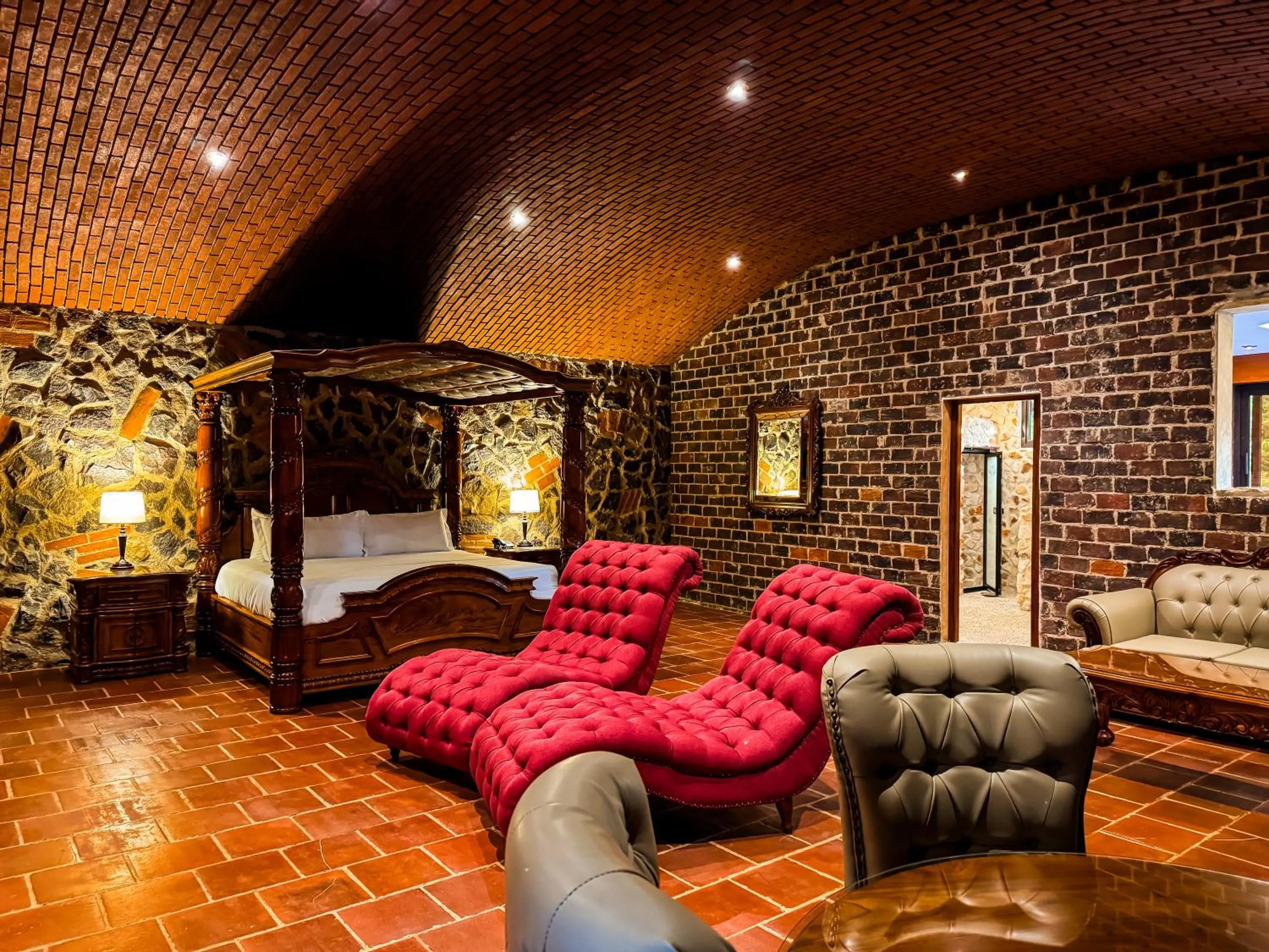 Bedroom, Bed in Le Suisse Spa