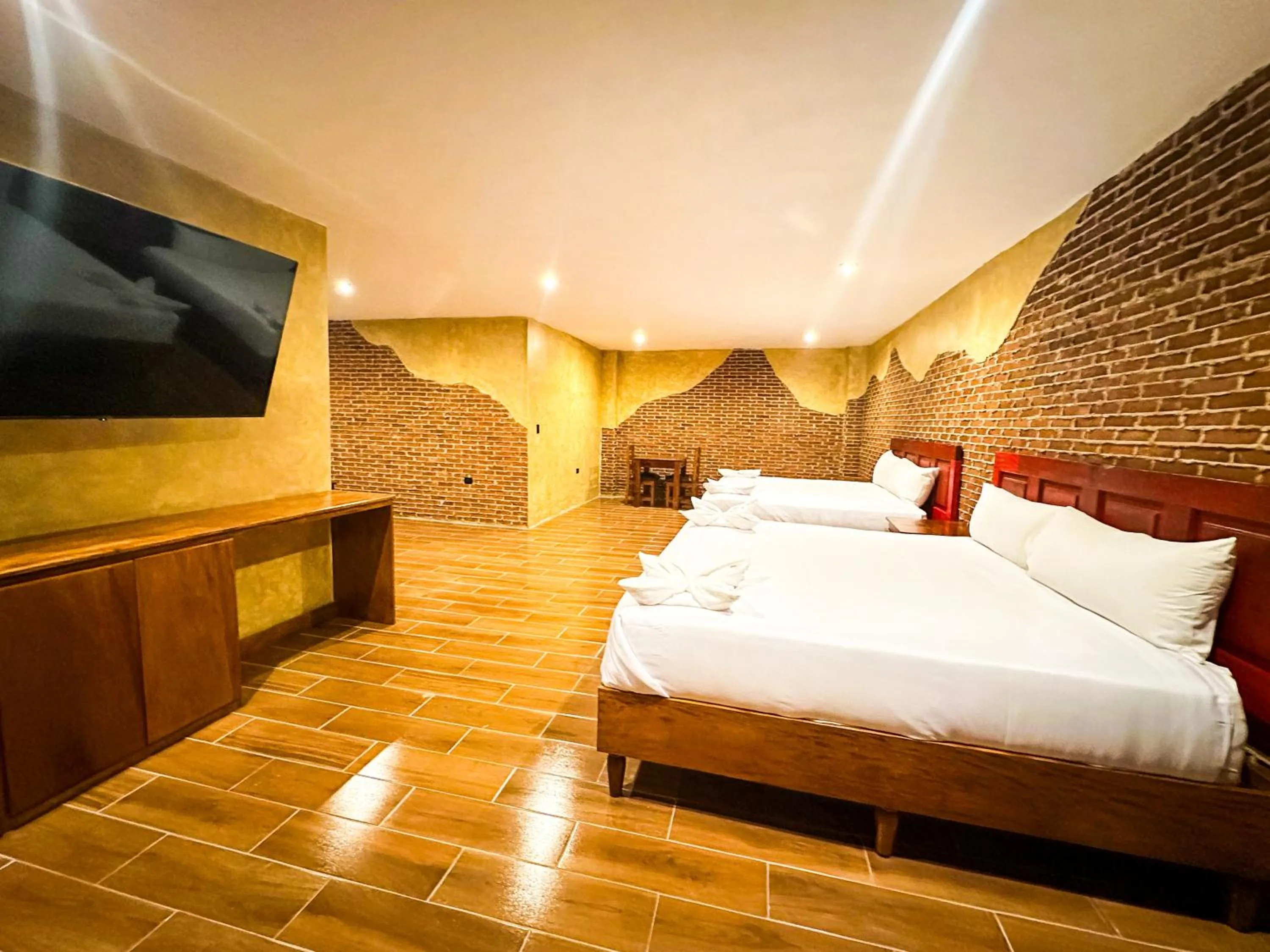 Bedroom, Bed in Le Suisse Spa