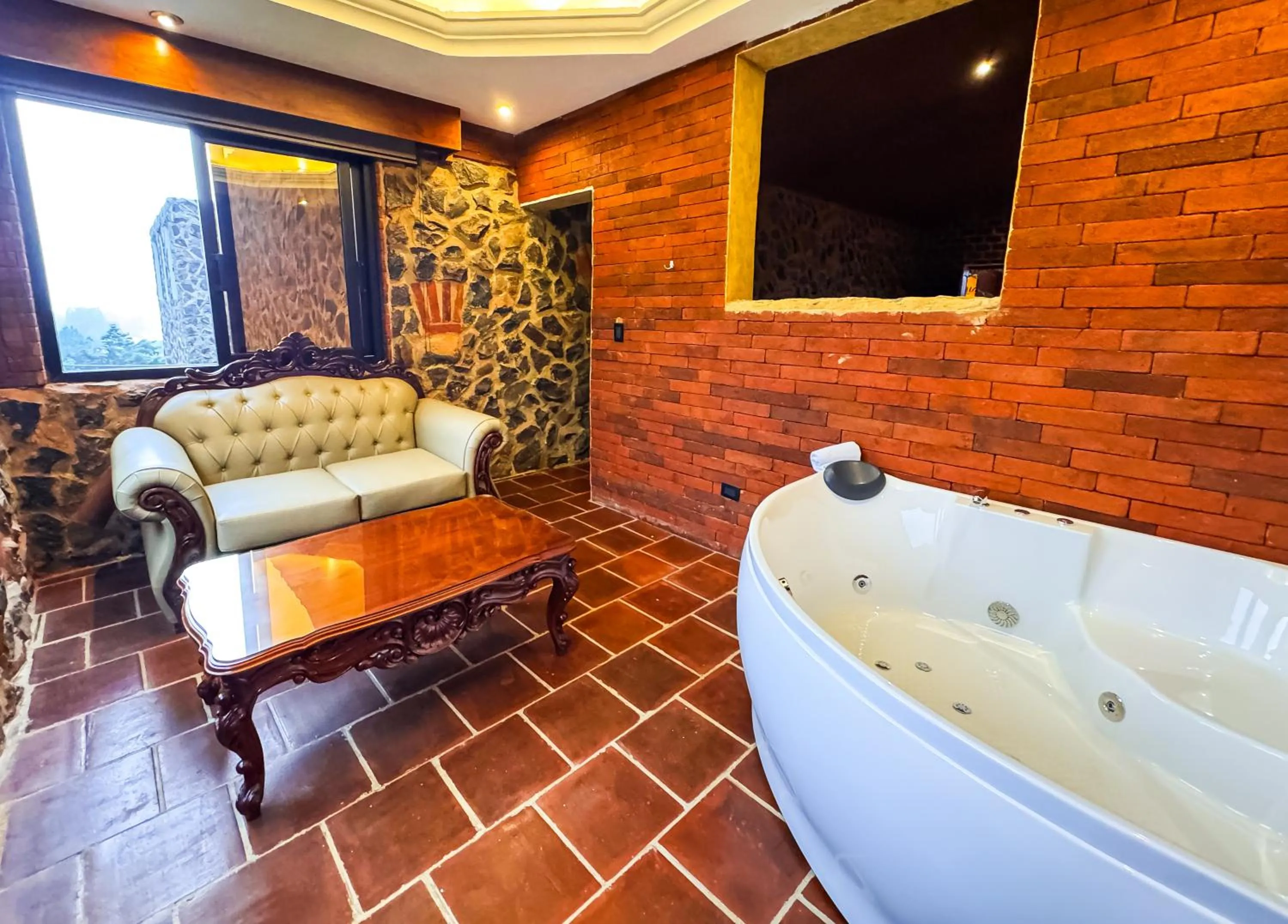 Hot Tub in Le Suisse Spa