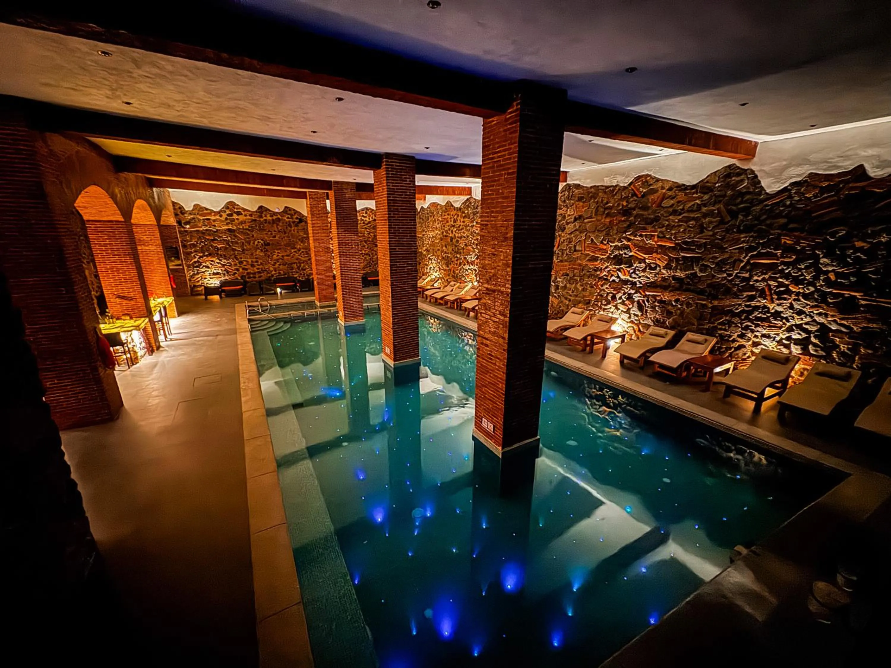Pool view in Le Suisse Spa