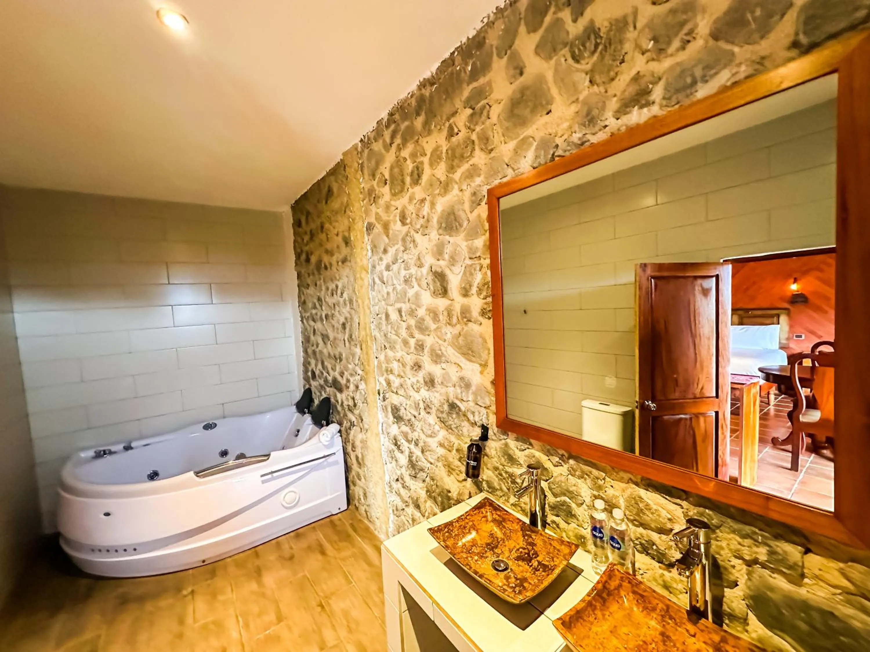 Hot Tub in Le Suisse Spa
