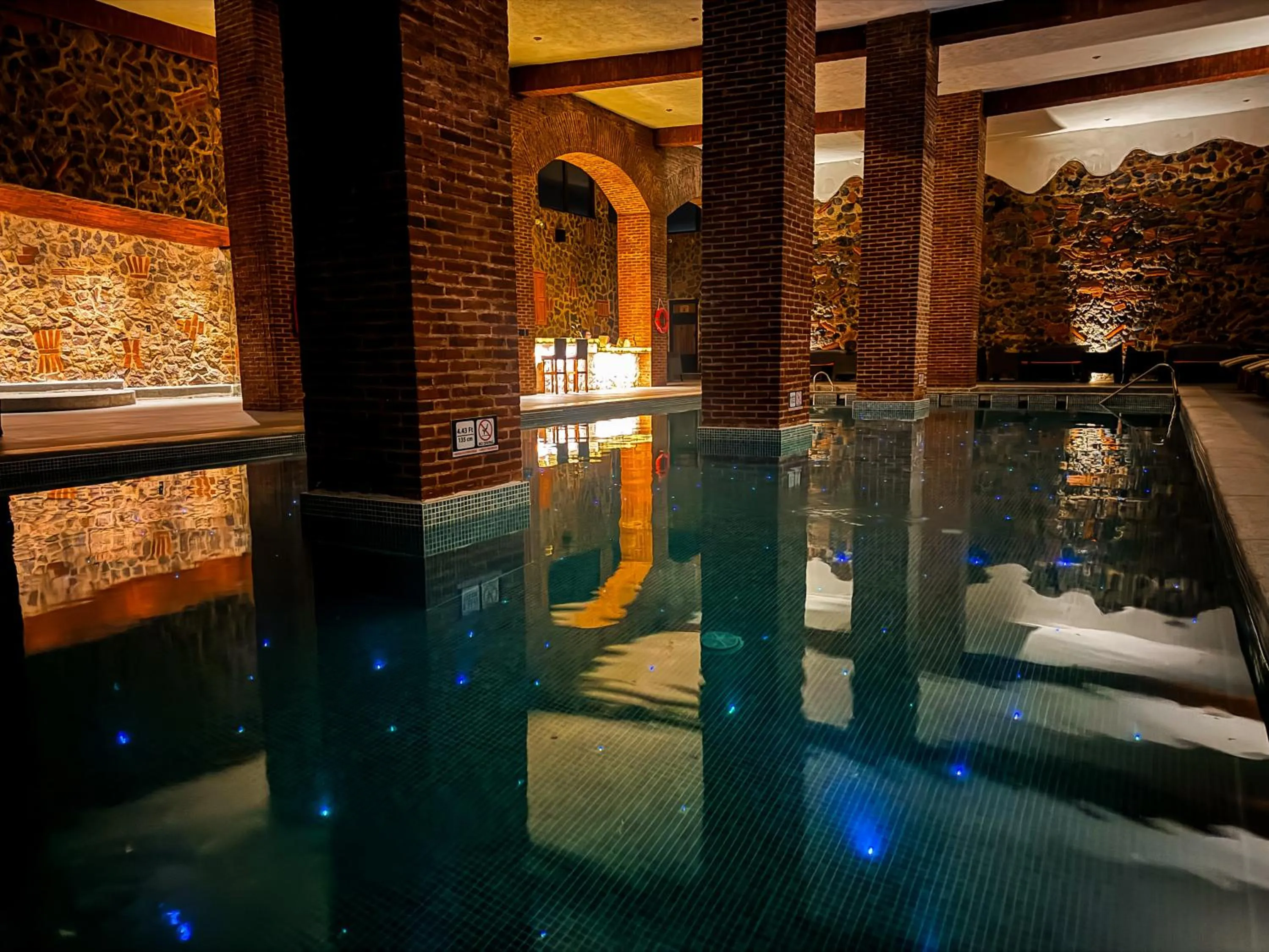 Pool view in Le Suisse Spa