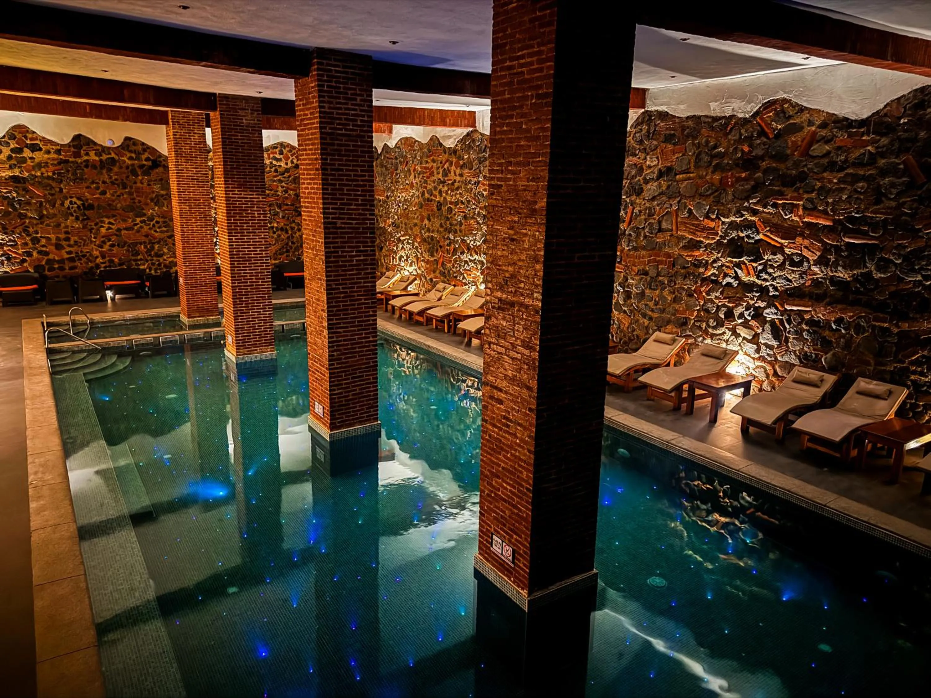 Pool view in Le Suisse Spa
