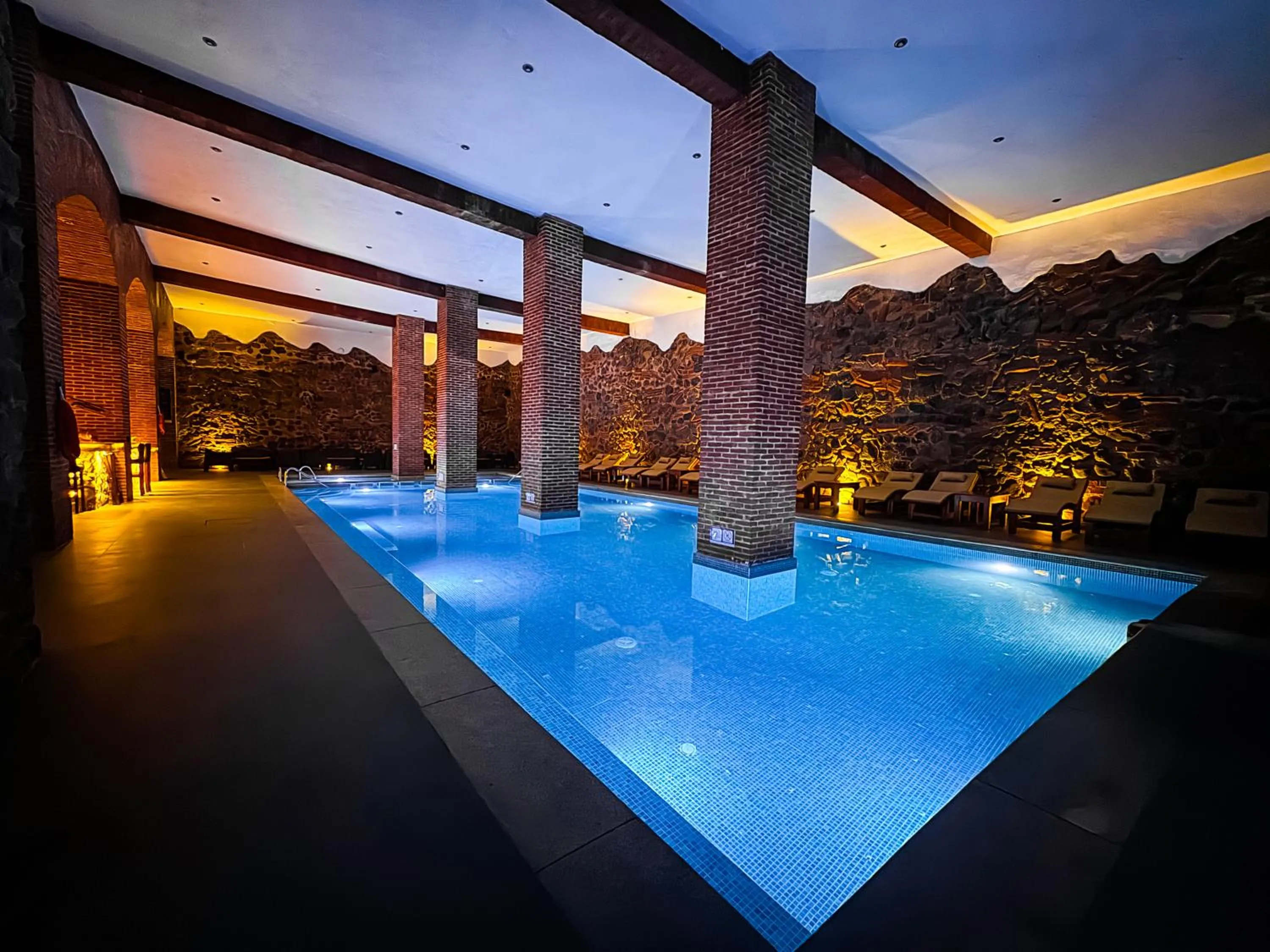 Pool view in Le Suisse Spa