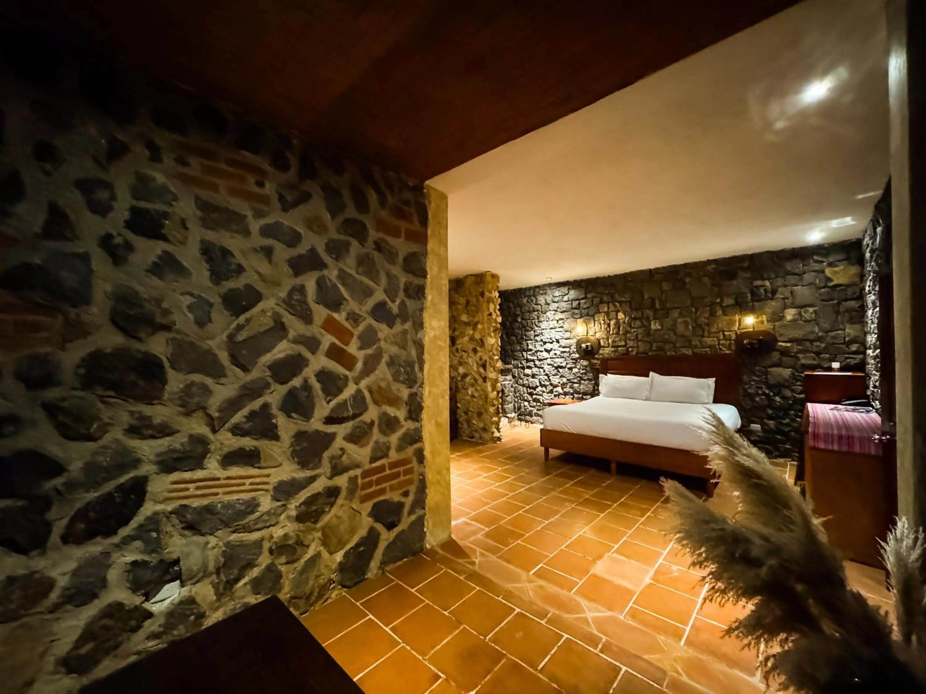 Bedroom, Bed in Le Suisse Spa